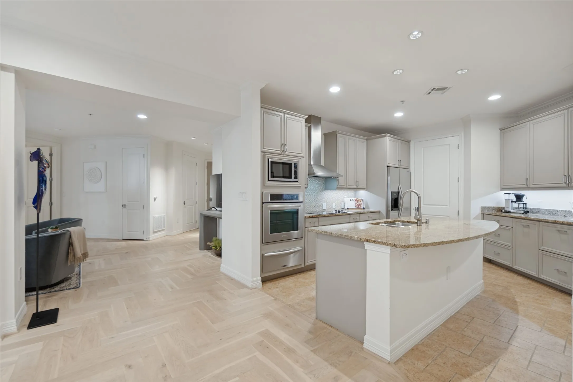 Condominium For Sale in Dallas County , 8616 Turtle Creek Boulevard 214, Dallas, Texas 75225, 2 Bedroom, 3 Bathroom, 3 Garage spaces, 1,949 Sqft, built in 2006, mls#21407493, Real Estate Agent in Dallas, Homes For Sale in Dallas county, Homes For Sale in Dallas, Realtor in Dallas Texas, Real Estate Brokerage Independent Realty Texas, Luminita Cordes Realtor