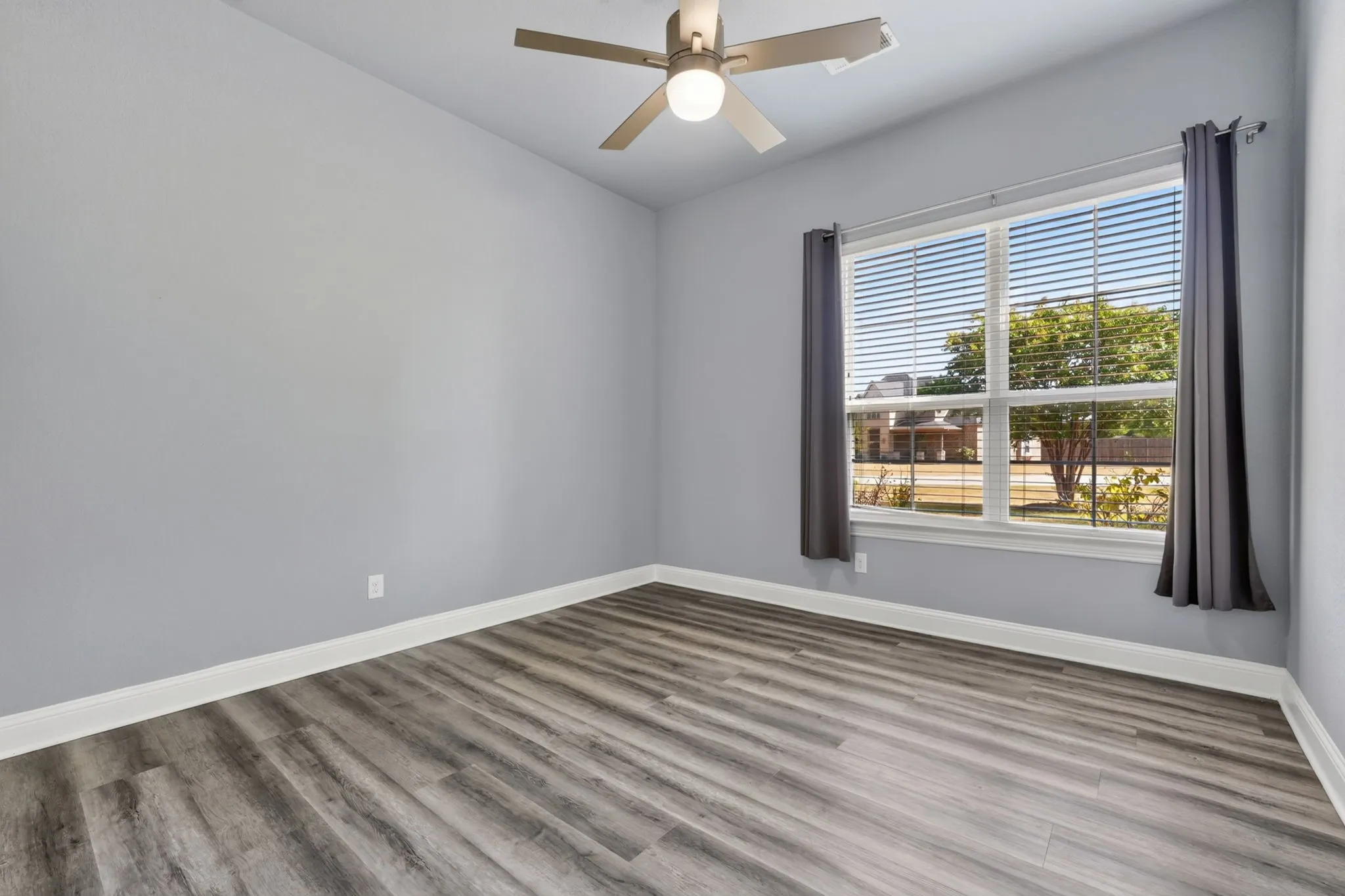 Single Family Residence For Rent in Ellis County , 6451 Still Waters Court, Midlothian, Texas 76065, 4 Bedroom, 4 Bathroom, 2 Garage spaces, 3,159 Sqft, built in 2016, mls#21408001, Real Estate Agent in Midlothian, Homes For Rent in Ellis county, Homes For Rent in Midlothian, Realtor in Midlothian Texas, Real Estate Brokerage Independent Realty Texas, Luminita Cordes Realtor