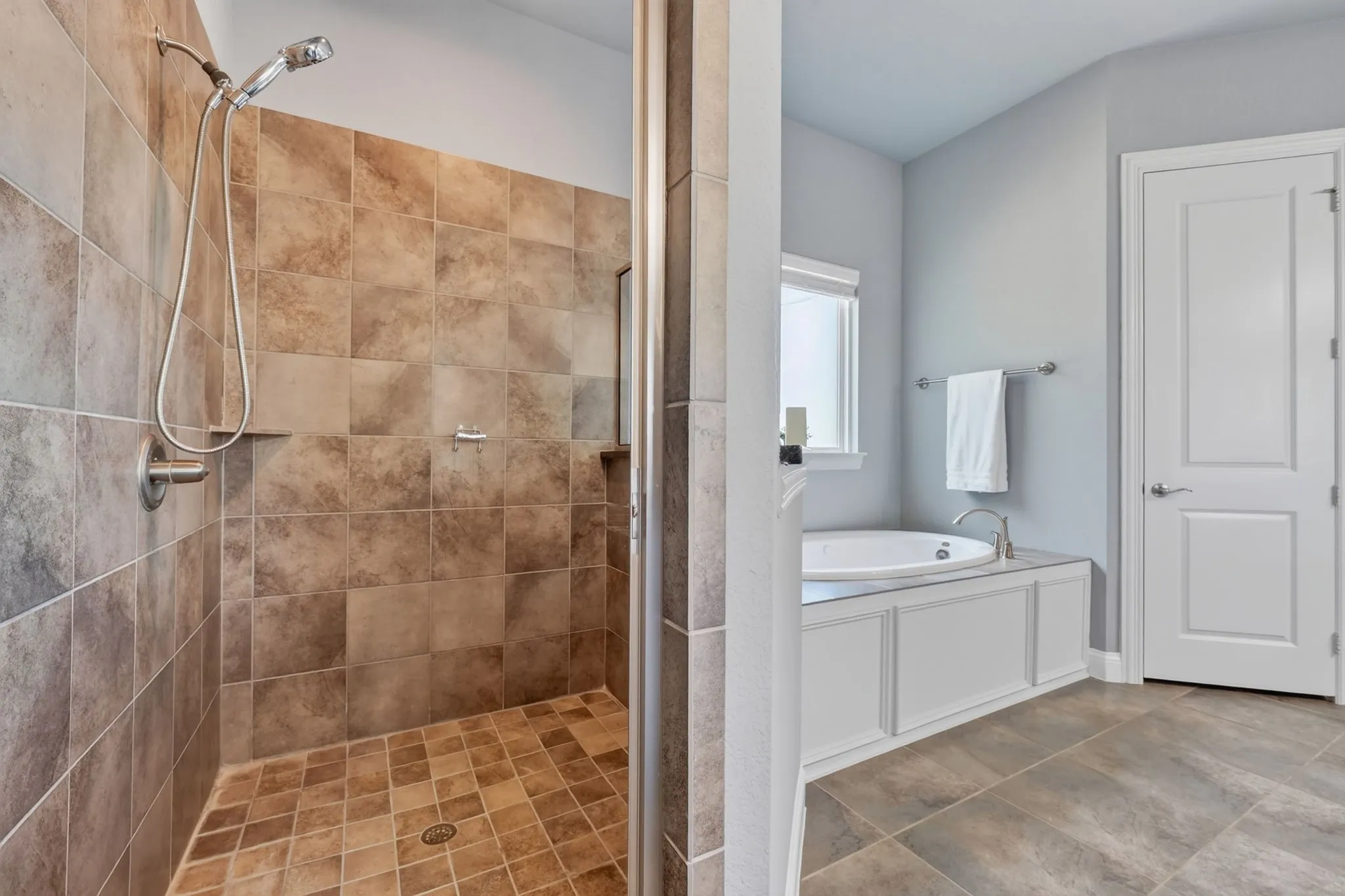 Single Family Residence For Rent in Ellis County , 6451 Still Waters Court, Midlothian, Texas 76065, 4 Bedroom, 4 Bathroom, 2 Garage spaces, 3,159 Sqft, built in 2016, mls#21408001, Real Estate Agent in Midlothian, Homes For Rent in Ellis county, Homes For Rent in Midlothian, Realtor in Midlothian Texas, Real Estate Brokerage Independent Realty Texas, Luminita Cordes Realtor