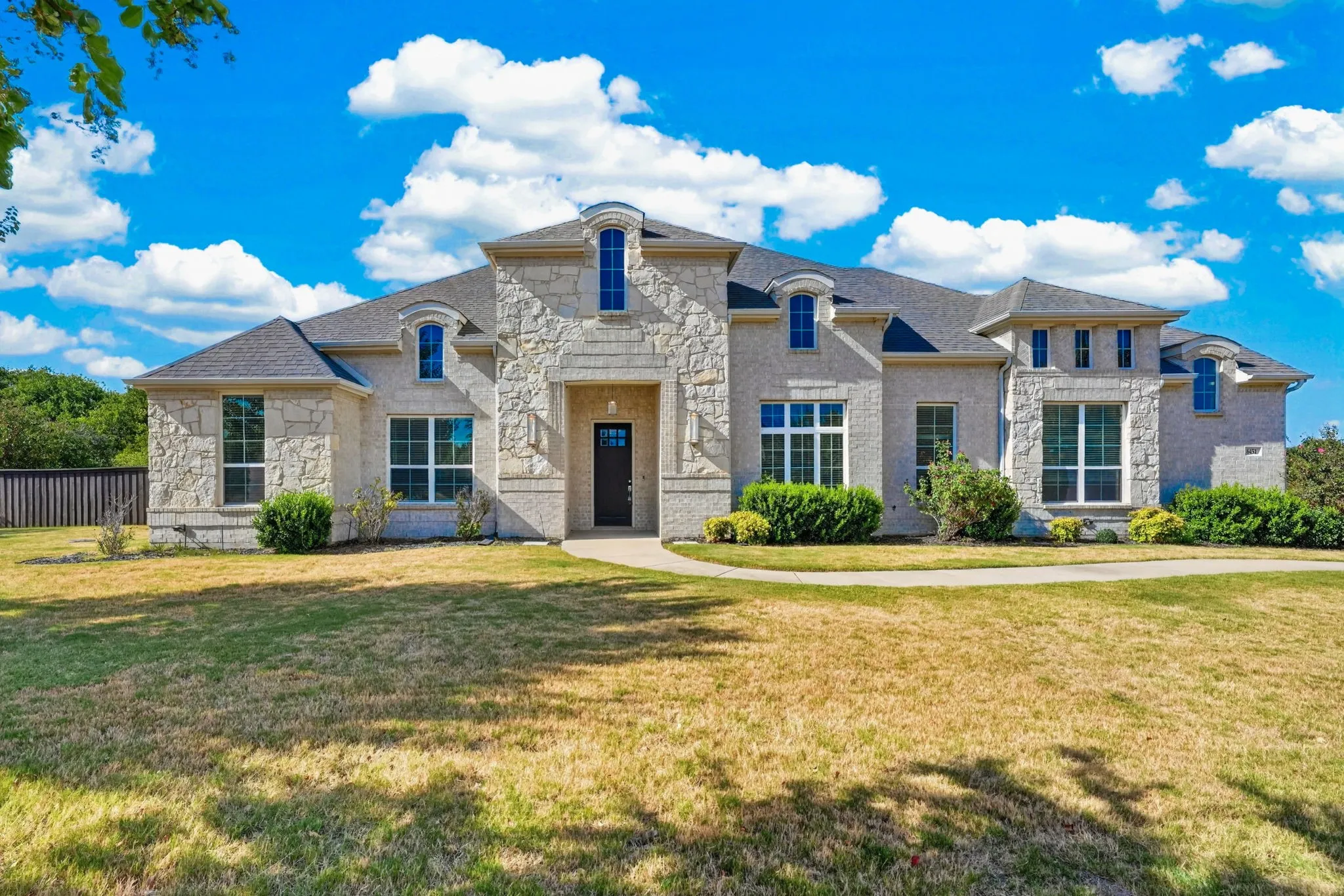 Single Family Residence For Rent in Ellis County , 6451 Still Waters Court, Midlothian, Texas 76065, 4 Bedroom, 4 Bathroom, 2 Garage spaces, 3,159 Sqft, built in 2016, mls#21408001, Real Estate Agent in Midlothian, Homes For Rent in Ellis county, Homes For Rent in Midlothian, Realtor in Midlothian Texas, Real Estate Brokerage Independent Realty Texas, Luminita Cordes Realtor