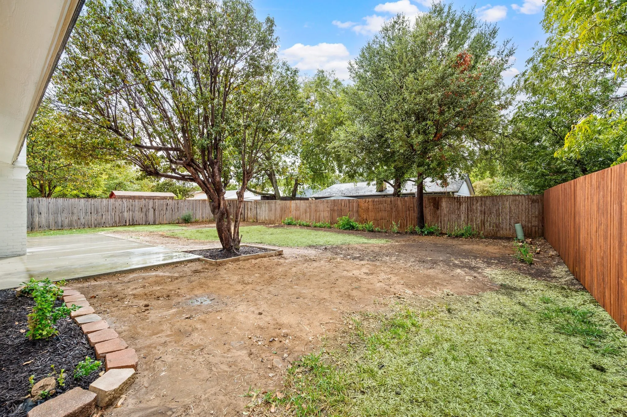 Single Family Residence For Sale in Tarrant County , 505 Emerson Drive, Euless, Texas 76039, 3 Bedroom, 2 Bathroom, 2 Garage spaces, 1,521 Sqft, built in 1981, mls#21407982, Real Estate Agent in Euless, Homes For Sale in Tarrant county, Homes For Sale in Euless, Realtor in Euless Texas, Real Estate Brokerage Independent Realty Texas, Luminita Cordes Realtor