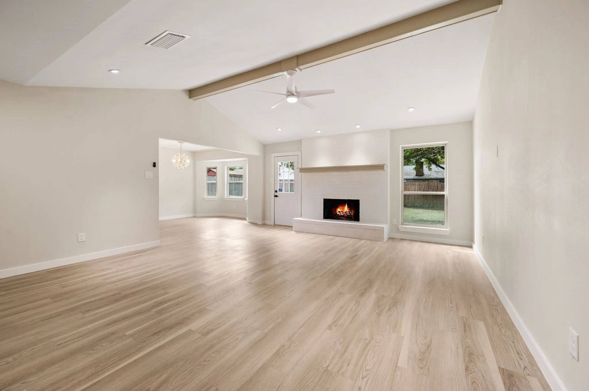 Single Family Residence For Sale in Tarrant County , 505 Emerson Drive, Euless, Texas 76039, 3 Bedroom, 2 Bathroom, 2 Garage spaces, 1,521 Sqft, built in 1981, mls#21407982, Real Estate Agent in Euless, Homes For Sale in Tarrant county, Homes For Sale in Euless, Realtor in Euless Texas, Real Estate Brokerage Independent Realty Texas, Luminita Cordes Realtor