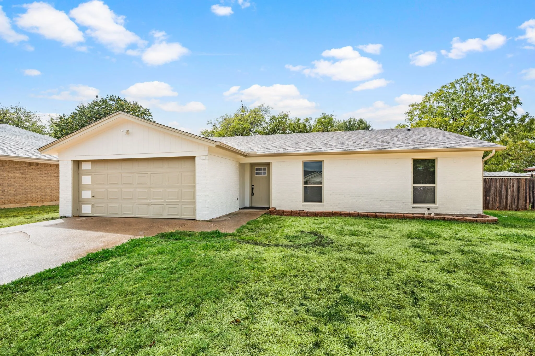 Single Family Residence For Sale in Tarrant County , 505 Emerson Drive, Euless, Texas 76039, 3 Bedroom, 2 Bathroom, 2 Garage spaces, 1,521 Sqft, built in 1981, mls#21407982, Real Estate Agent in Euless, Homes For Sale in Tarrant county, Homes For Sale in Euless, Realtor in Euless Texas, Real Estate Brokerage Independent Realty Texas, Luminita Cordes Realtor