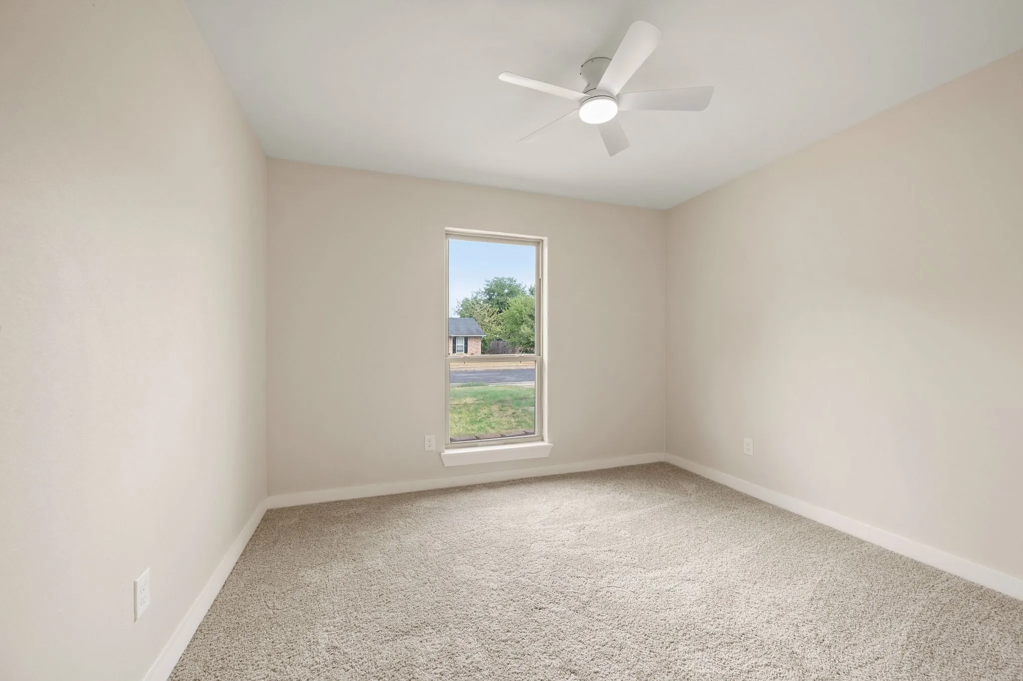 Single Family Residence For Sale in Tarrant County , 505 Emerson Drive, Euless, Texas 76039, 3 Bedroom, 2 Bathroom, 2 Garage spaces, 1,521 Sqft, built in 1981, mls#21407982, Real Estate Agent in Euless, Homes For Sale in Tarrant county, Homes For Sale in Euless, Realtor in Euless Texas, Real Estate Brokerage Independent Realty Texas, Luminita Cordes Realtor