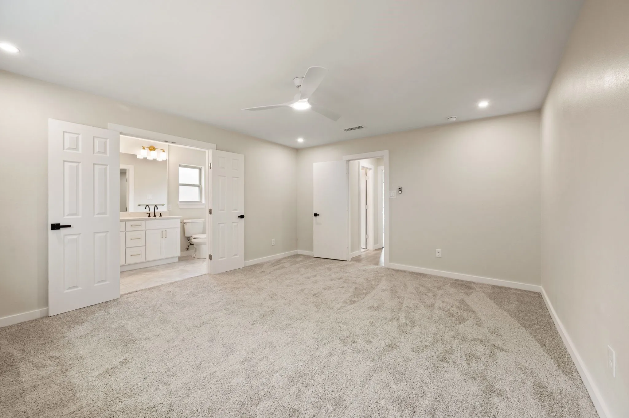 Single Family Residence For Sale in Tarrant County , 505 Emerson Drive, Euless, Texas 76039, 3 Bedroom, 2 Bathroom, 2 Garage spaces, 1,521 Sqft, built in 1981, mls#21407982, Real Estate Agent in Euless, Homes For Sale in Tarrant county, Homes For Sale in Euless, Realtor in Euless Texas, Real Estate Brokerage Independent Realty Texas, Luminita Cordes Realtor