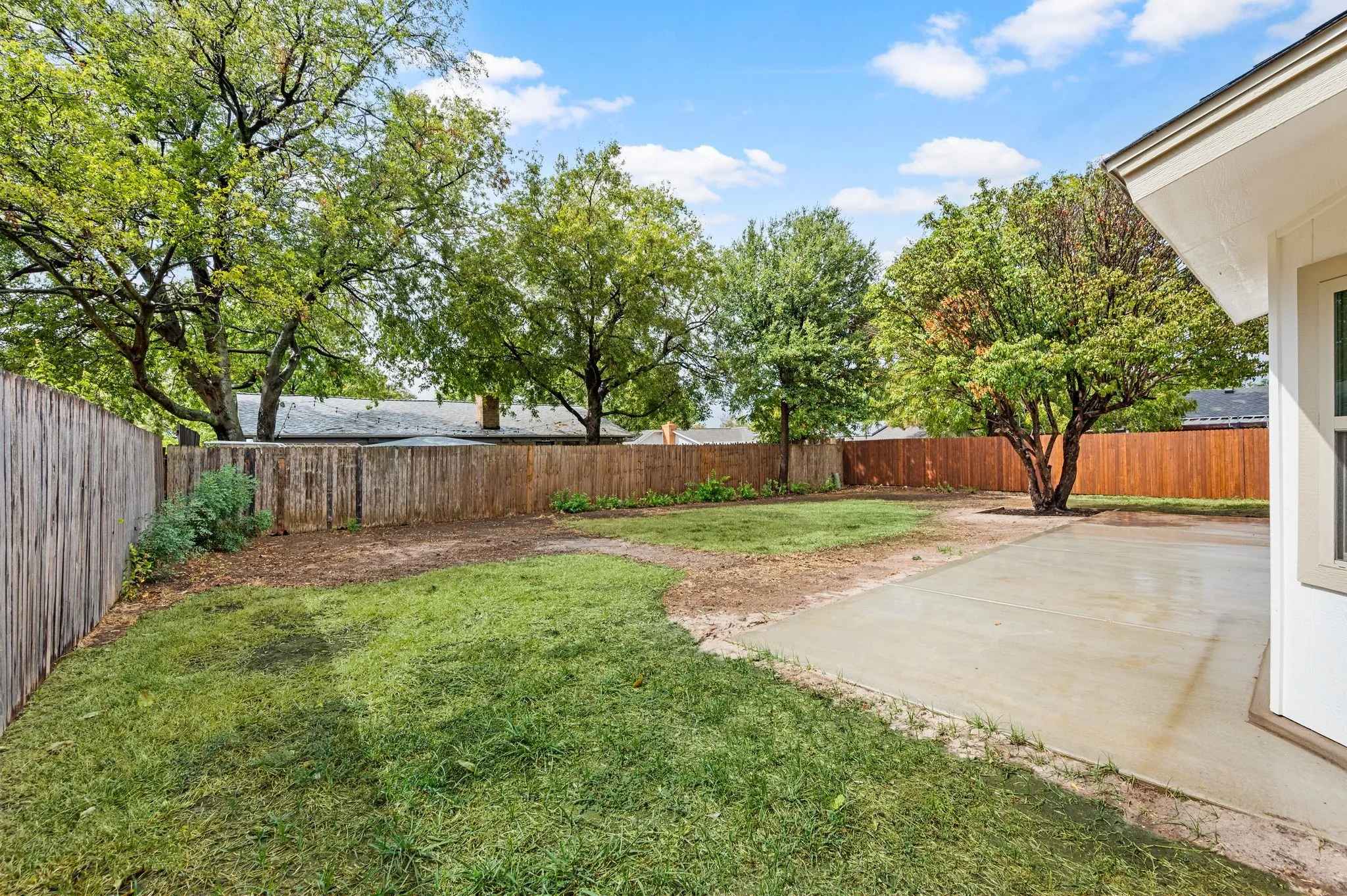 Single Family Residence For Sale in Tarrant County , 505 Emerson Drive, Euless, Texas 76039, 3 Bedroom, 2 Bathroom, 2 Garage spaces, 1,521 Sqft, built in 1981, mls#21407982, Real Estate Agent in Euless, Homes For Sale in Tarrant county, Homes For Sale in Euless, Realtor in Euless Texas, Real Estate Brokerage Independent Realty Texas, Luminita Cordes Realtor