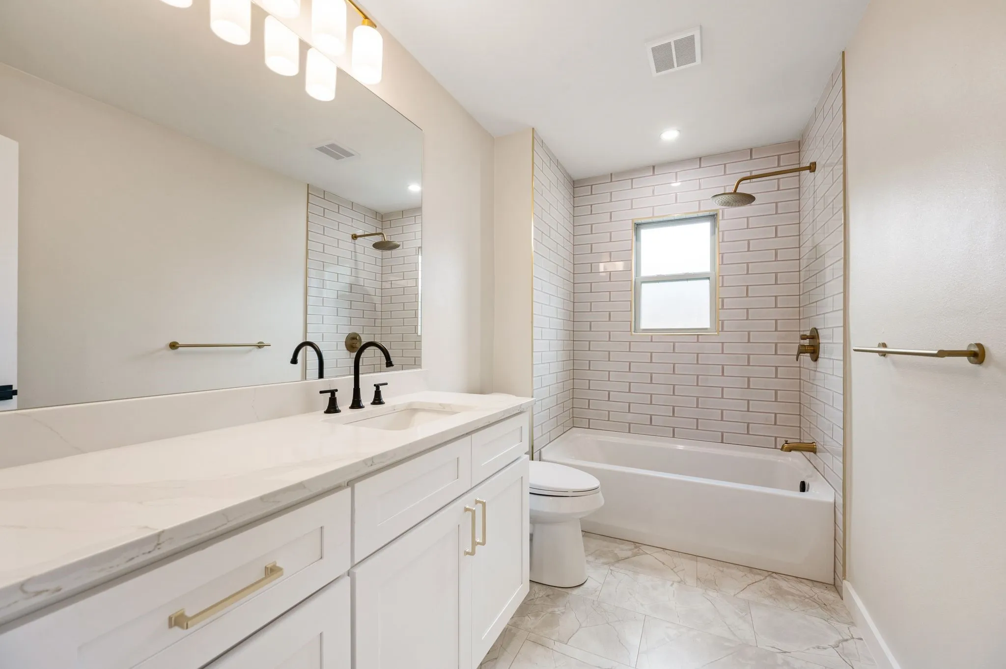 Single Family Residence For Sale in Tarrant County , 505 Emerson Drive, Euless, Texas 76039, 3 Bedroom, 2 Bathroom, 2 Garage spaces, 1,521 Sqft, built in 1981, mls#21407982, Real Estate Agent in Euless, Homes For Sale in Tarrant county, Homes For Sale in Euless, Realtor in Euless Texas, Real Estate Brokerage Independent Realty Texas, Luminita Cordes Realtor