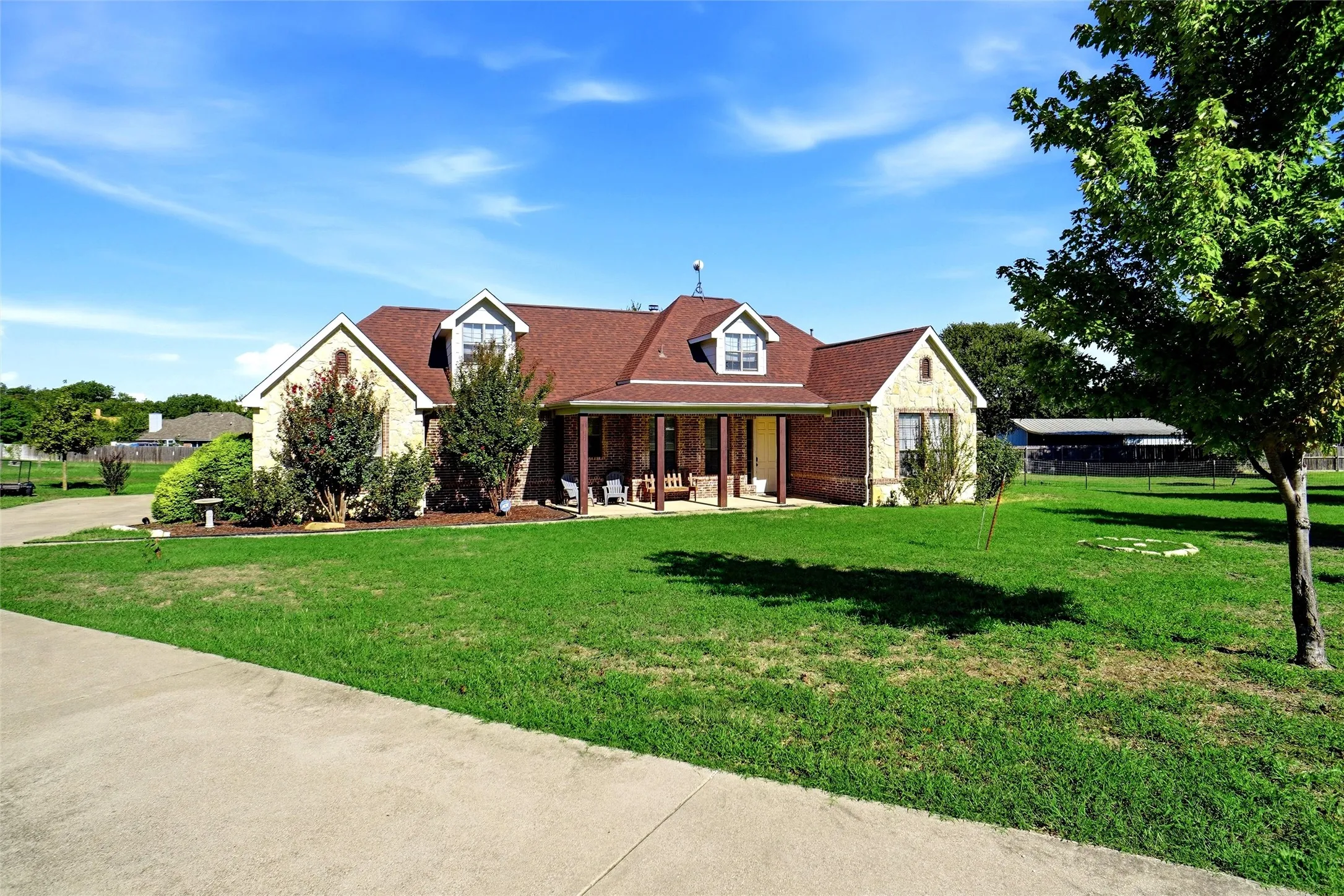 Single Family Residence For Sale in Parker County , 108 Wooley Court, Weatherford, Texas 76085, 4 Bedroom, 3 Bathroom, 2 Garage spaces, 2,246 Sqft, built in 2004, mls#21398817, Real Estate Agent in Weatherford, Homes For Sale in Parker county, Homes For Sale in Weatherford, Realtor in Weatherford Texas, Real Estate Brokerage Independent Realty Texas, Luminita Cordes Realtor