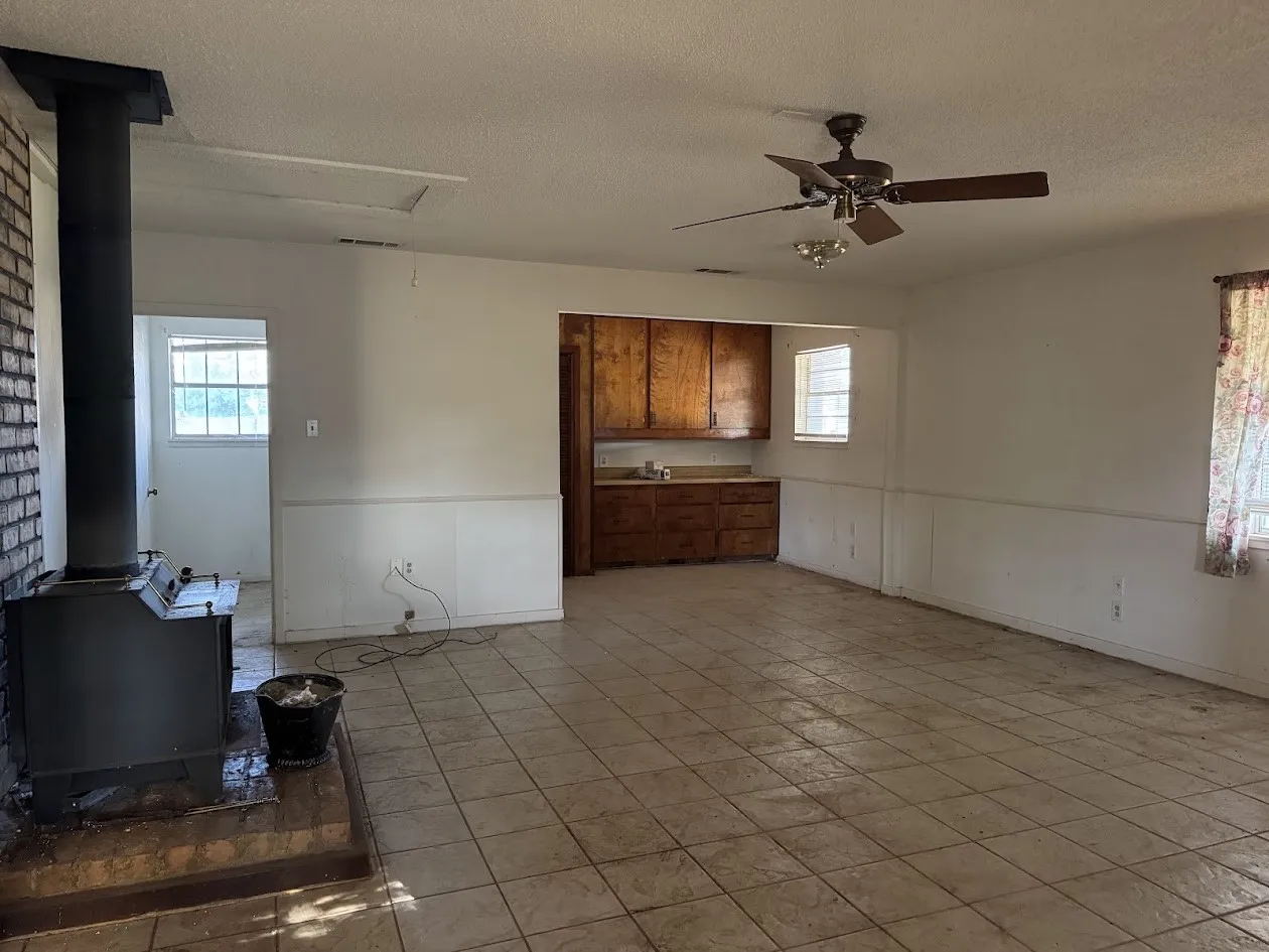 Single Family Residence For Sale in Smith County , 12668 County Road 1139, Tyler, Texas 75709, 3 Bedroom, 2 Bathroom, 2 Garage spaces, 2,573 Sqft, built in 1970, mls#21407948, Real Estate Agent in Tyler, Homes For Sale in Smith county, Homes For Sale in Tyler, Realtor in Tyler Texas, Real Estate Brokerage Independent Realty Texas, Luminita Cordes Realtor