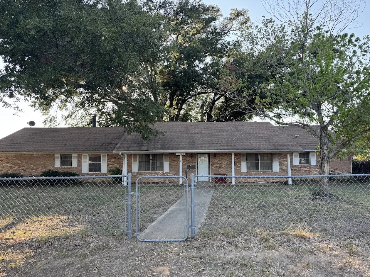 Single Family Residence For Sale in Smith County , 12668 County Road 1139, Tyler, Texas 75709, 3 Bedroom, 2 Bathroom, 2 Garage spaces, 2,573 Sqft, built in 1970, mls#21407948, Real Estate Agent in Tyler, Homes For Sale in Smith county, Homes For Sale in Tyler, Realtor in Tyler Texas, Real Estate Brokerage Independent Realty Texas, Luminita Cordes Realtor