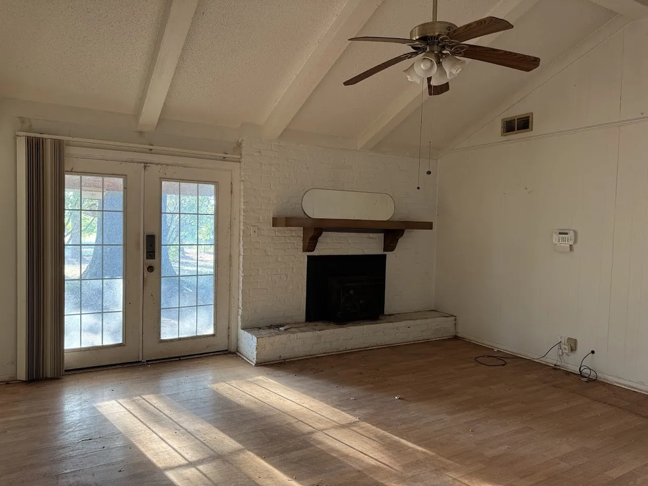 Single Family Residence For Sale in Smith County , 12668 County Road 1139, Tyler, Texas 75709, 3 Bedroom, 2 Bathroom, 2 Garage spaces, 2,573 Sqft, built in 1970, mls#21407948, Real Estate Agent in Tyler, Homes For Sale in Smith county, Homes For Sale in Tyler, Realtor in Tyler Texas, Real Estate Brokerage Independent Realty Texas, Luminita Cordes Realtor