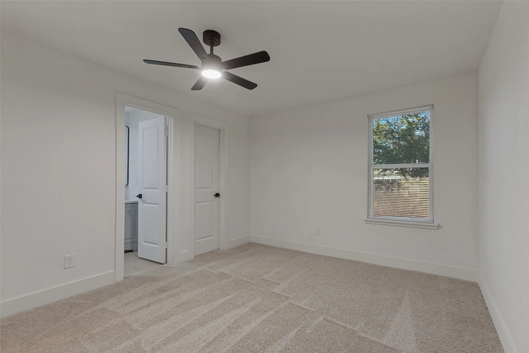 Single Family Residence For Sale in Dallas County , 909 Maydelle Lane, Garland, Texas 75042, 3 Bedroom, 2 Bathroom, 1 Garage spaces, 1,825 Sqft, built in 1981, mls#21407890, Real Estate Agent in Garland, Homes For Sale in Dallas county, Homes For Sale in Garland, Realtor in Garland Texas, Real Estate Brokerage Independent Realty Texas, Luminita Cordes Realtor
