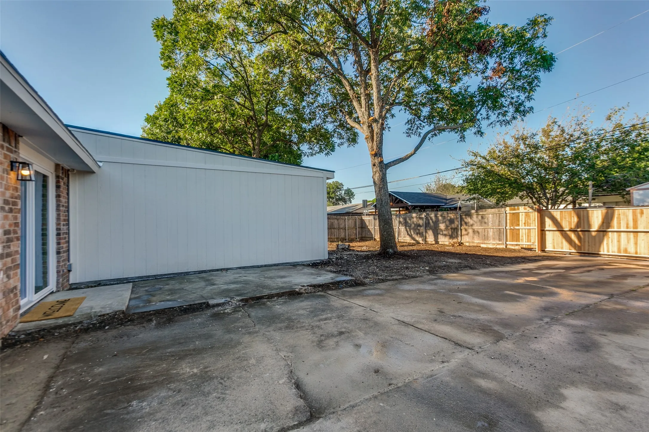 Single Family Residence For Sale in Dallas County , 909 Maydelle Lane, Garland, Texas 75042, 3 Bedroom, 2 Bathroom, 1 Garage spaces, 1,825 Sqft, built in 1981, mls#21407890, Real Estate Agent in Garland, Homes For Sale in Dallas county, Homes For Sale in Garland, Realtor in Garland Texas, Real Estate Brokerage Independent Realty Texas, Luminita Cordes Realtor