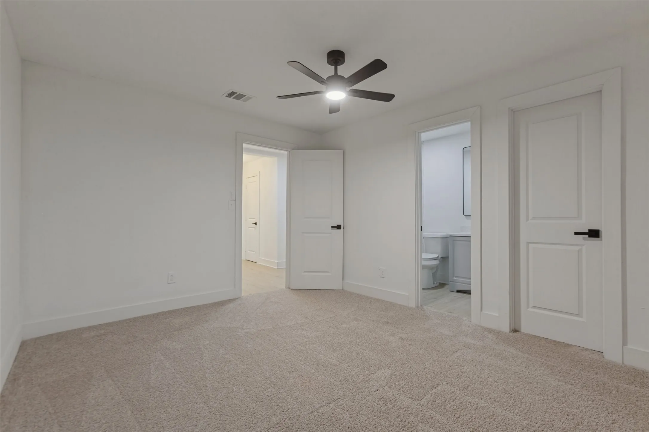 Single Family Residence For Sale in Dallas County , 909 Maydelle Lane, Garland, Texas 75042, 3 Bedroom, 2 Bathroom, 1 Garage spaces, 1,825 Sqft, built in 1981, mls#21407890, Real Estate Agent in Garland, Homes For Sale in Dallas county, Homes For Sale in Garland, Realtor in Garland Texas, Real Estate Brokerage Independent Realty Texas, Luminita Cordes Realtor