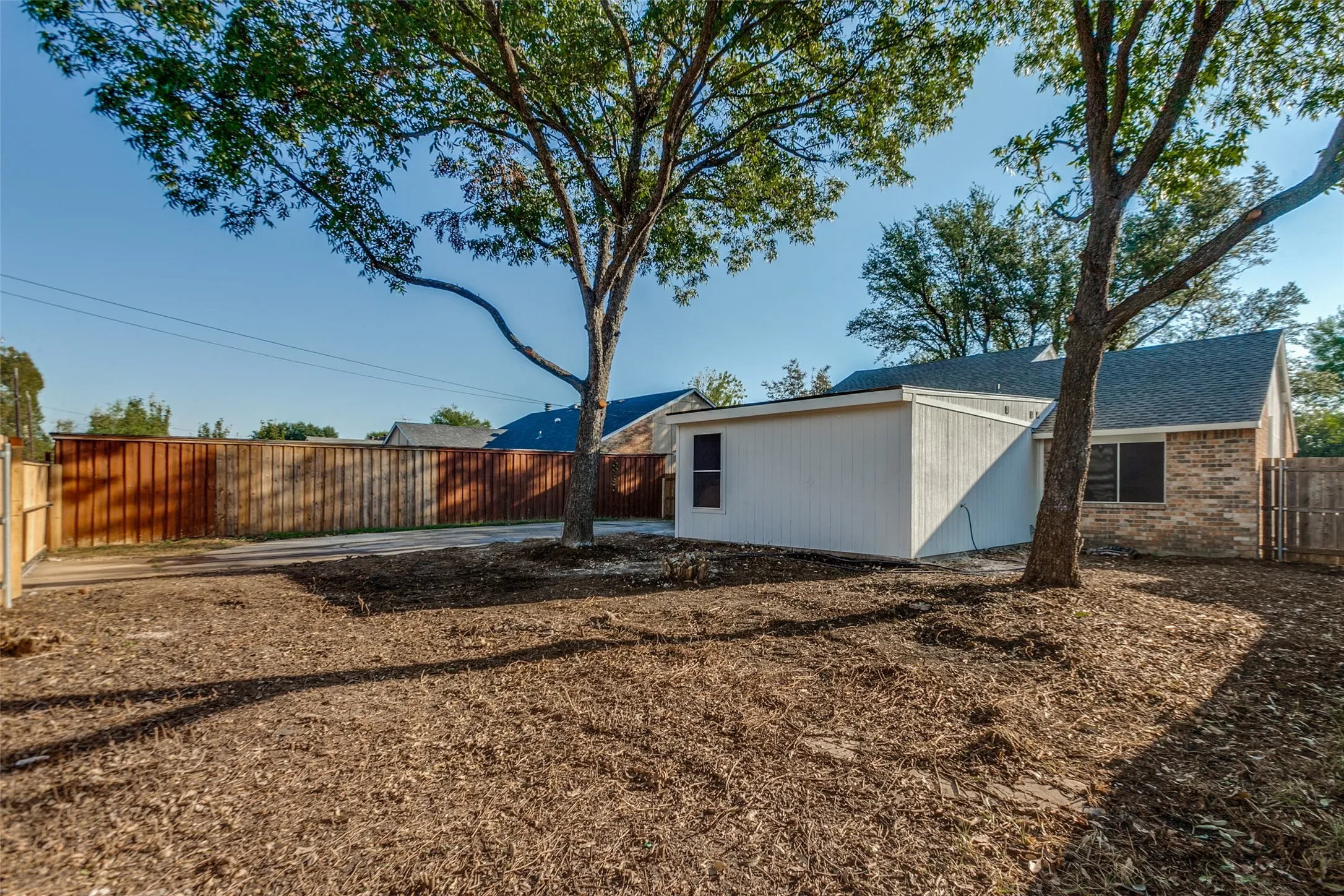 Single Family Residence For Sale in Dallas County , 909 Maydelle Lane, Garland, Texas 75042, 3 Bedroom, 2 Bathroom, 1 Garage spaces, 1,825 Sqft, built in 1981, mls#21407890, Real Estate Agent in Garland, Homes For Sale in Dallas county, Homes For Sale in Garland, Realtor in Garland Texas, Real Estate Brokerage Independent Realty Texas, Luminita Cordes Realtor