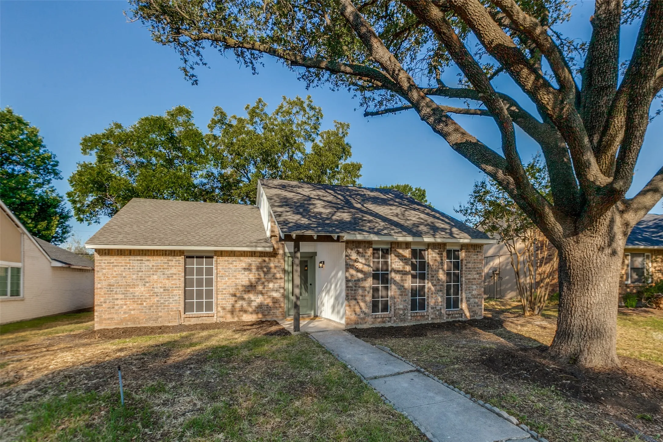 Single Family Residence For Sale in Dallas County , 909 Maydelle Lane, Garland, Texas 75042, 3 Bedroom, 2 Bathroom, 1 Garage spaces, 1,825 Sqft, built in 1981, mls#21407890, Real Estate Agent in Garland, Homes For Sale in Dallas county, Homes For Sale in Garland, Realtor in Garland Texas, Real Estate Brokerage Independent Realty Texas, Luminita Cordes Realtor