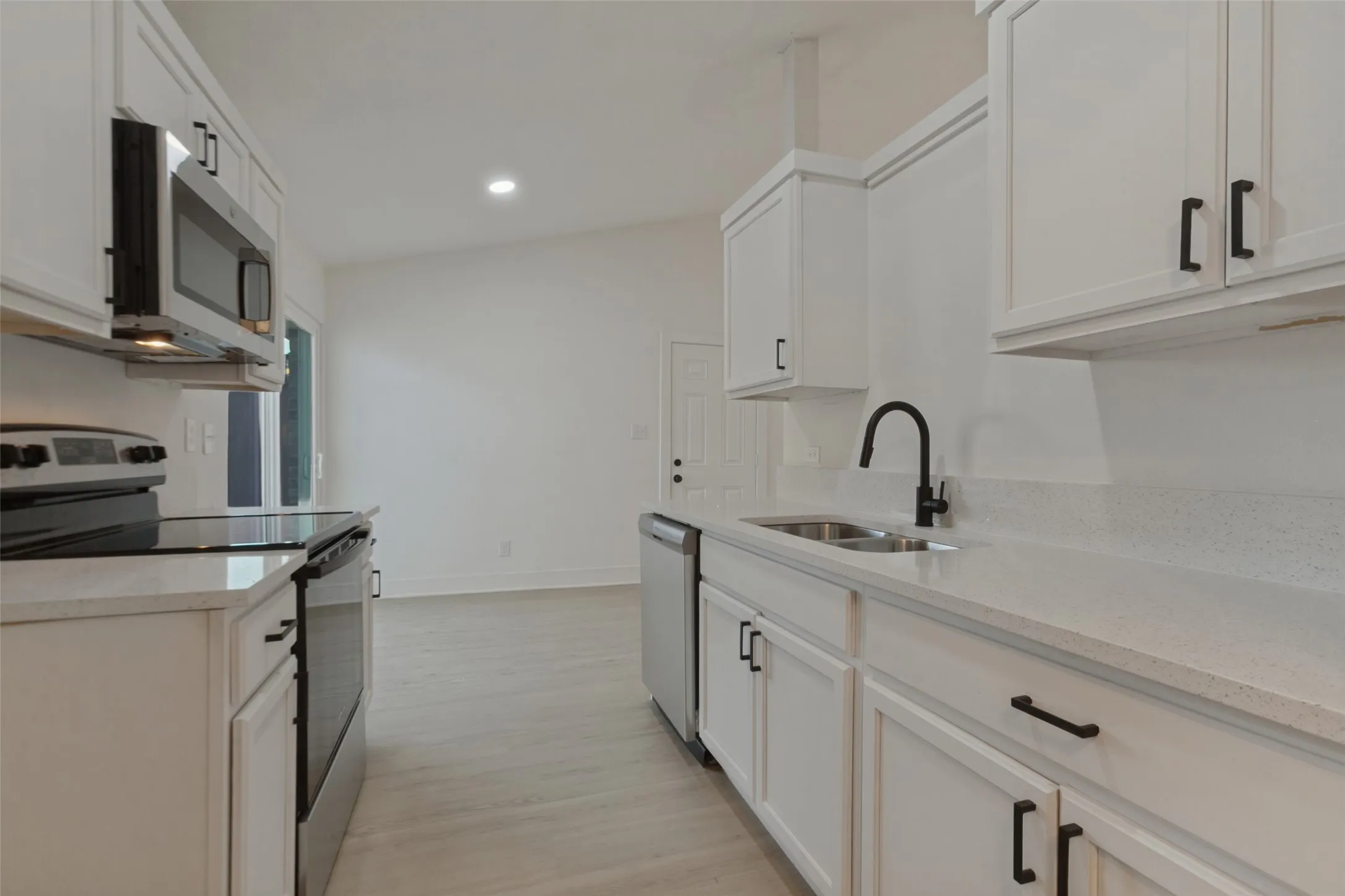 Single Family Residence For Sale in Dallas County , 909 Maydelle Lane, Garland, Texas 75042, 3 Bedroom, 2 Bathroom, 1 Garage spaces, 1,825 Sqft, built in 1981, mls#21407890, Real Estate Agent in Garland, Homes For Sale in Dallas county, Homes For Sale in Garland, Realtor in Garland Texas, Real Estate Brokerage Independent Realty Texas, Luminita Cordes Realtor