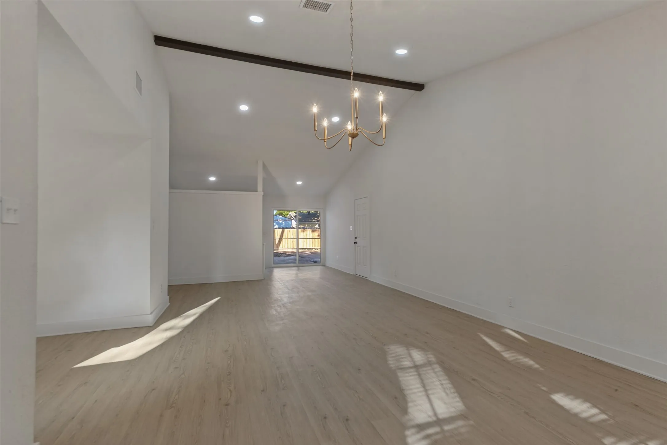 Single Family Residence For Sale in Dallas County , 909 Maydelle Lane, Garland, Texas 75042, 3 Bedroom, 2 Bathroom, 1 Garage spaces, 1,825 Sqft, built in 1981, mls#21407890, Real Estate Agent in Garland, Homes For Sale in Dallas county, Homes For Sale in Garland, Realtor in Garland Texas, Real Estate Brokerage Independent Realty Texas, Luminita Cordes Realtor
