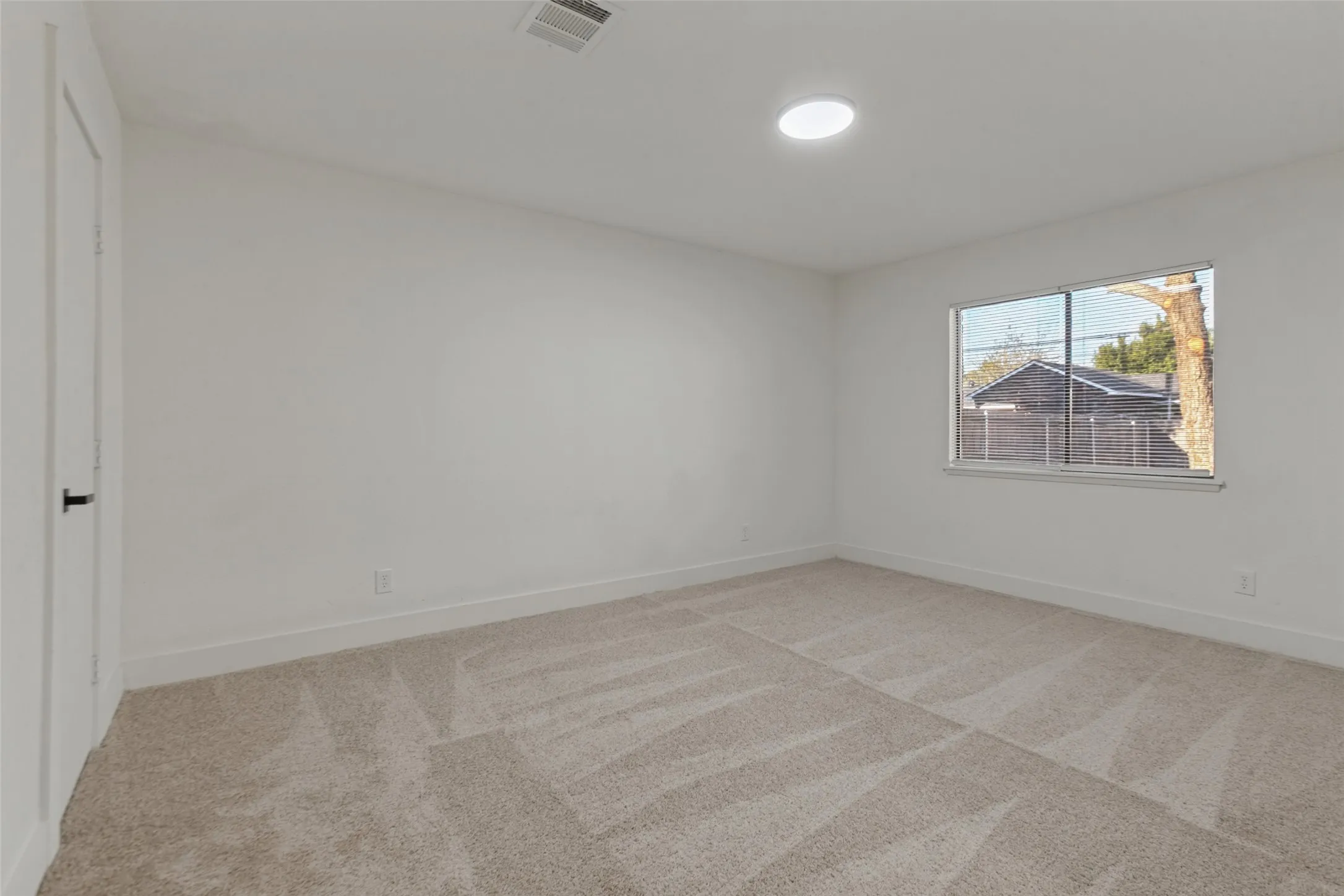 Single Family Residence For Sale in Dallas County , 909 Maydelle Lane, Garland, Texas 75042, 3 Bedroom, 2 Bathroom, 1 Garage spaces, 1,825 Sqft, built in 1981, mls#21407890, Real Estate Agent in Garland, Homes For Sale in Dallas county, Homes For Sale in Garland, Realtor in Garland Texas, Real Estate Brokerage Independent Realty Texas, Luminita Cordes Realtor