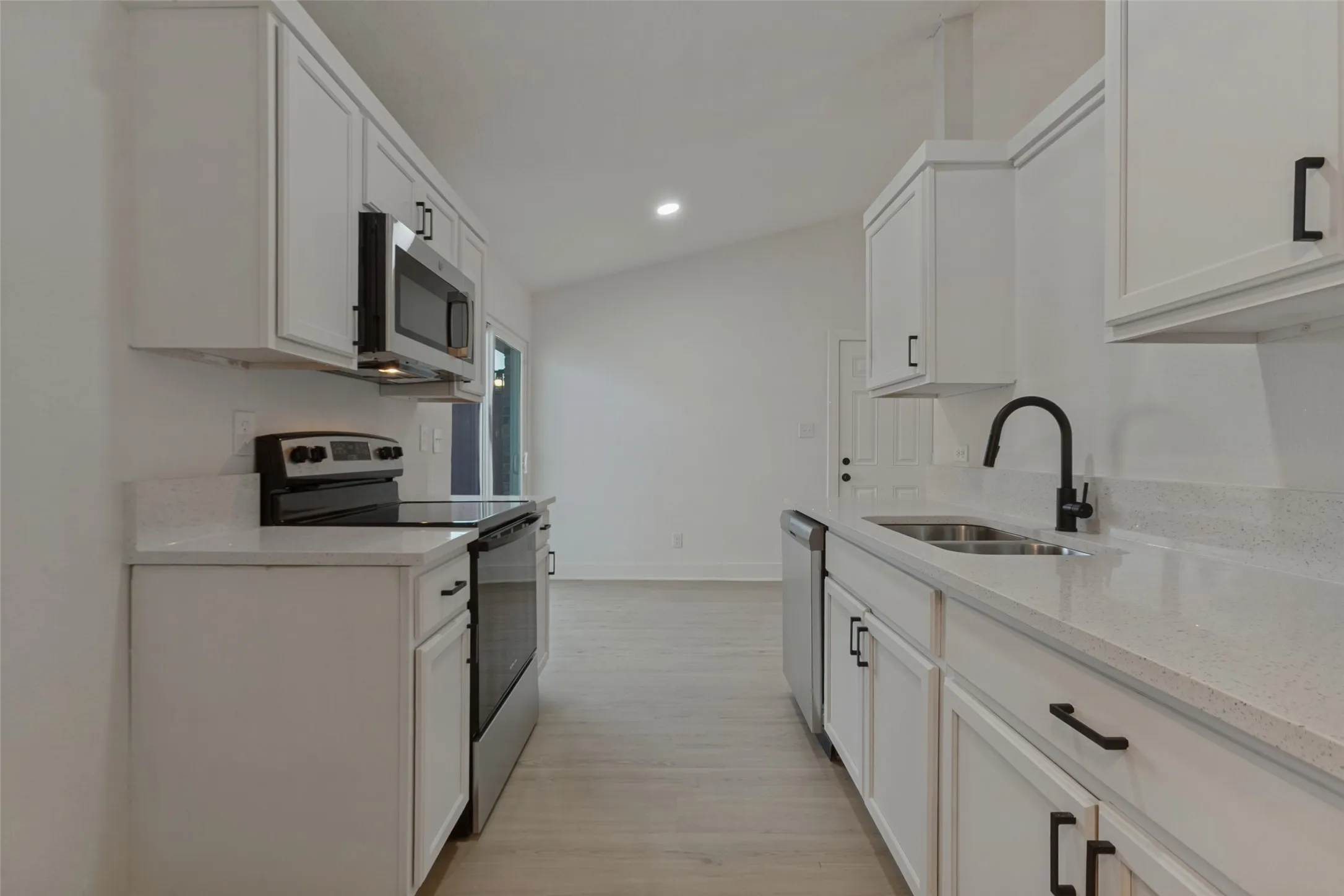 Single Family Residence For Sale in Dallas County , 909 Maydelle Lane, Garland, Texas 75042, 3 Bedroom, 2 Bathroom, 1 Garage spaces, 1,825 Sqft, built in 1981, mls#21407890, Real Estate Agent in Garland, Homes For Sale in Dallas county, Homes For Sale in Garland, Realtor in Garland Texas, Real Estate Brokerage Independent Realty Texas, Luminita Cordes Realtor