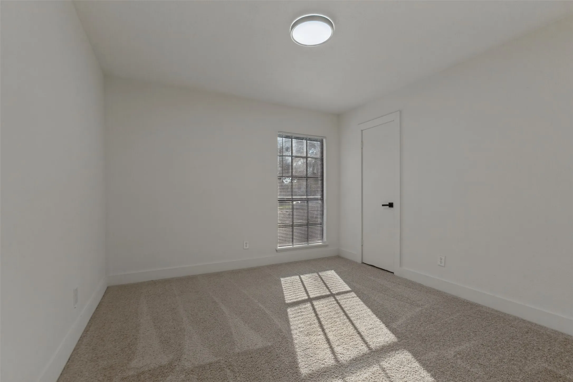 Single Family Residence For Sale in Dallas County , 909 Maydelle Lane, Garland, Texas 75042, 3 Bedroom, 2 Bathroom, 1 Garage spaces, 1,825 Sqft, built in 1981, mls#21407890, Real Estate Agent in Garland, Homes For Sale in Dallas county, Homes For Sale in Garland, Realtor in Garland Texas, Real Estate Brokerage Independent Realty Texas, Luminita Cordes Realtor
