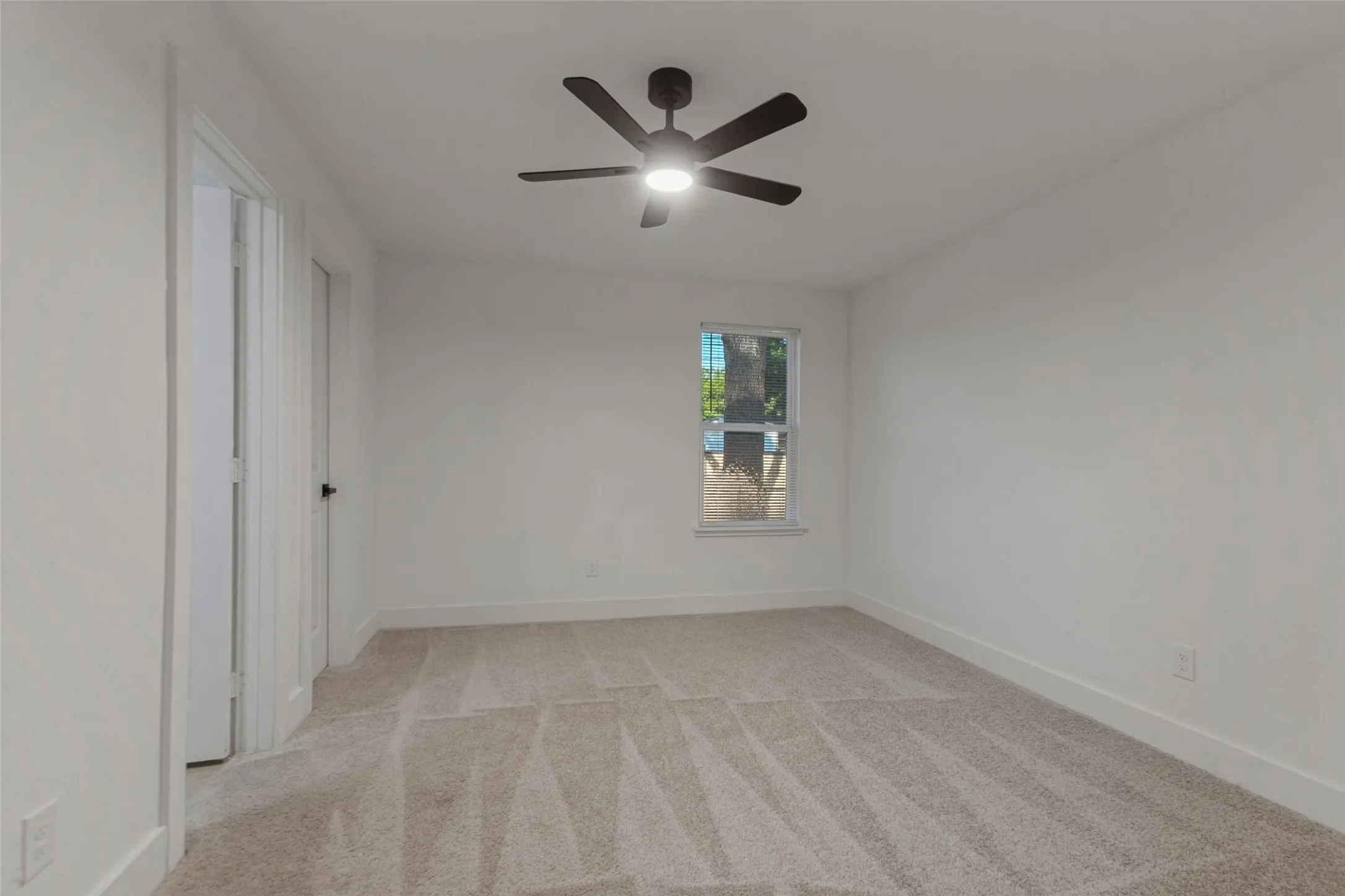 Single Family Residence For Sale in Dallas County , 909 Maydelle Lane, Garland, Texas 75042, 3 Bedroom, 2 Bathroom, 1 Garage spaces, 1,825 Sqft, built in 1981, mls#21407890, Real Estate Agent in Garland, Homes For Sale in Dallas county, Homes For Sale in Garland, Realtor in Garland Texas, Real Estate Brokerage Independent Realty Texas, Luminita Cordes Realtor