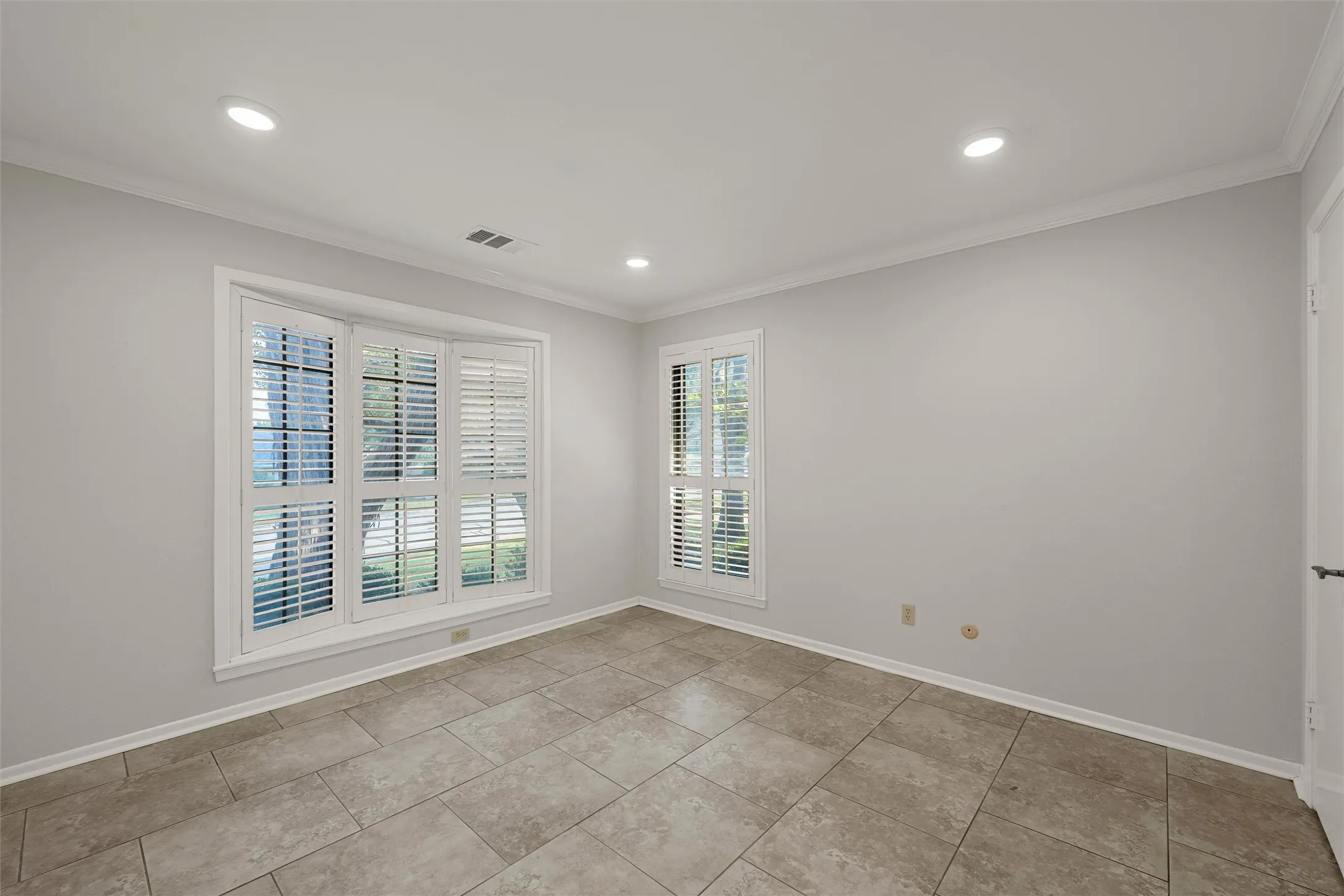 Single Family Residence For Sale in Mc Lennan County , 3906 Green Oak Drive, Waco, Texas 76710, 3 Bedroom, 3 Bathroom, 3 Garage spaces, 2,434 Sqft, built in 1978, mls#21406915, Real Estate Agent in Waco, Homes For Sale in Mc Lennan county, Homes For Sale in Waco, Realtor in Waco Texas, Real Estate Brokerage Independent Realty Texas, Luminita Cordes Realtor