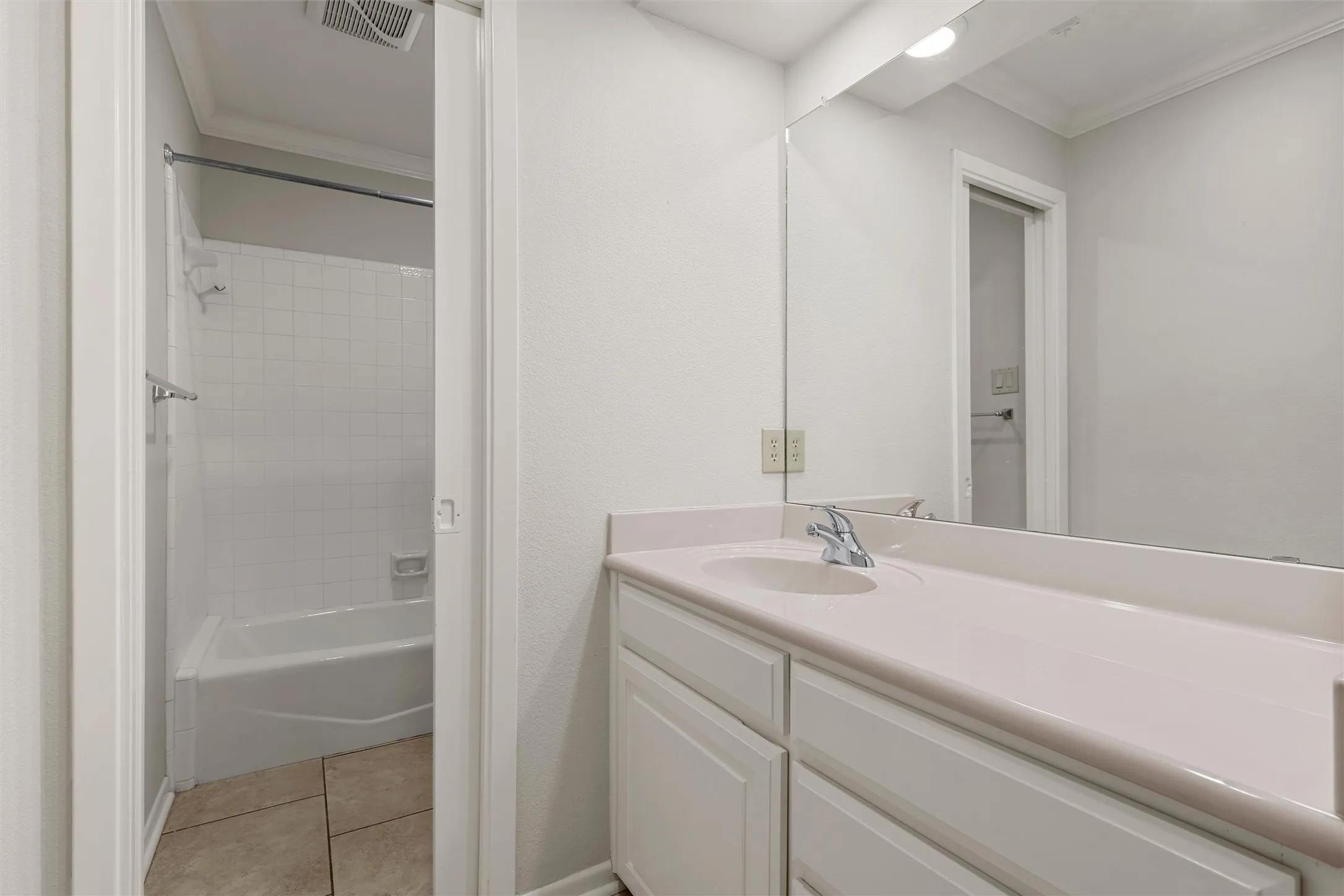Single Family Residence For Sale in Mc Lennan County , 3906 Green Oak Drive, Waco, Texas 76710, 3 Bedroom, 3 Bathroom, 3 Garage spaces, 2,434 Sqft, built in 1978, mls#21406915, Real Estate Agent in Waco, Homes For Sale in Mc Lennan county, Homes For Sale in Waco, Realtor in Waco Texas, Real Estate Brokerage Independent Realty Texas, Luminita Cordes Realtor