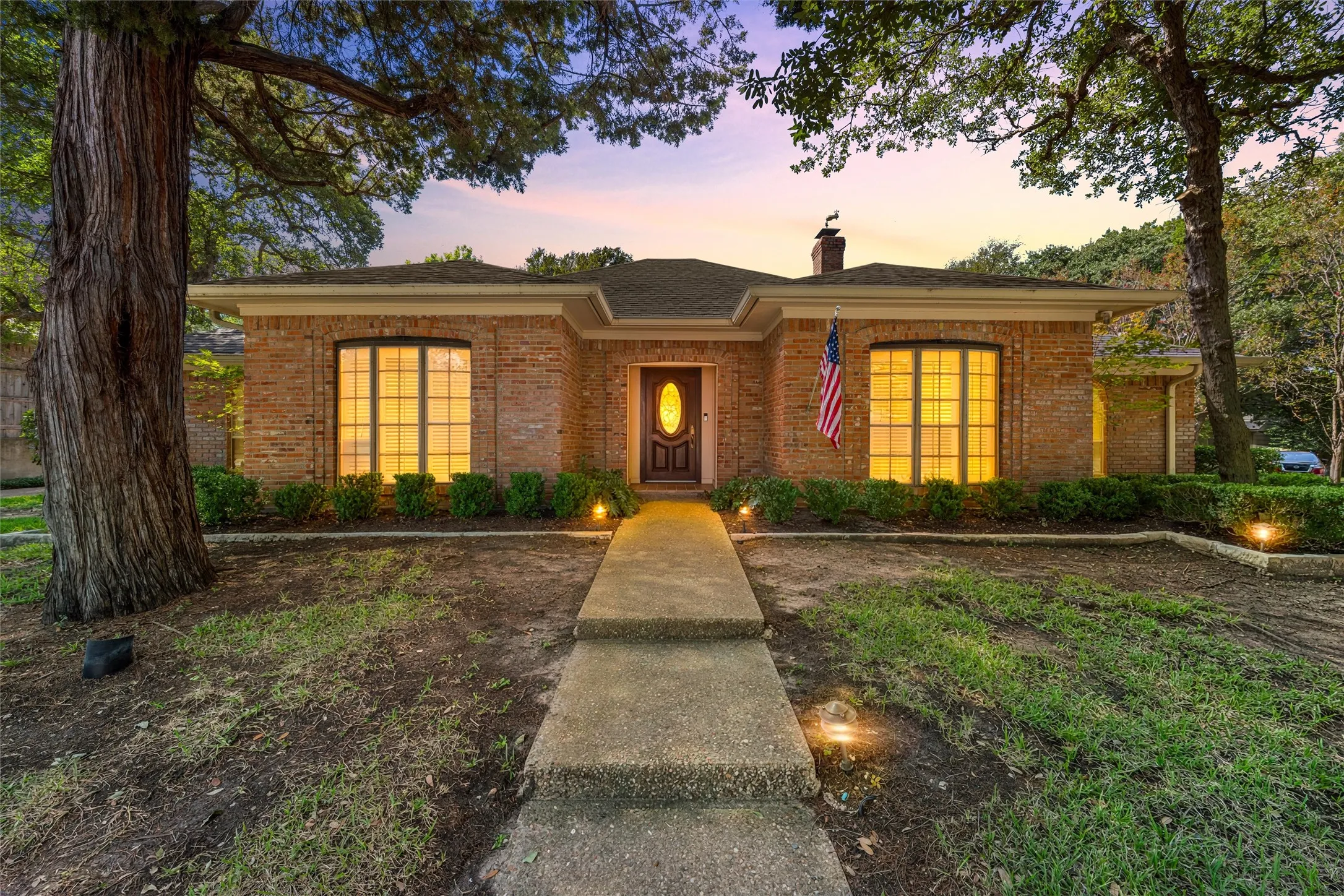 Single Family Residence For Sale in Mc Lennan County , 3906 Green Oak Drive, Waco, Texas 76710, 3 Bedroom, 3 Bathroom, 3 Garage spaces, 2,434 Sqft, built in 1978, mls#21406915, Real Estate Agent in Waco, Homes For Sale in Mc Lennan county, Homes For Sale in Waco, Realtor in Waco Texas, Real Estate Brokerage Independent Realty Texas, Luminita Cordes Realtor