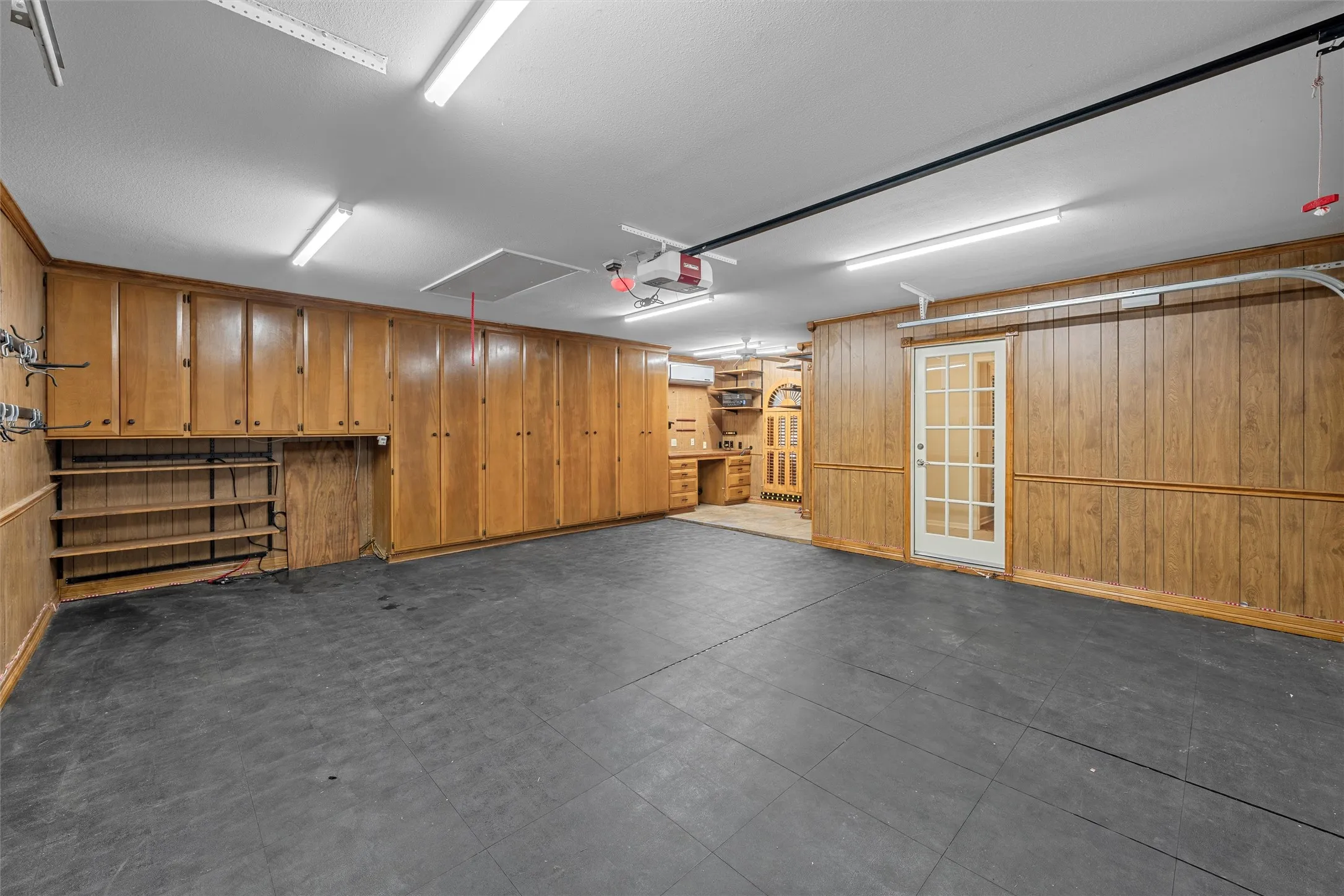 Single Family Residence For Sale in Mc Lennan County , 3906 Green Oak Drive, Waco, Texas 76710, 3 Bedroom, 3 Bathroom, 3 Garage spaces, 2,434 Sqft, built in 1978, mls#21406915, Real Estate Agent in Waco, Homes For Sale in Mc Lennan county, Homes For Sale in Waco, Realtor in Waco Texas, Real Estate Brokerage Independent Realty Texas, Luminita Cordes Realtor