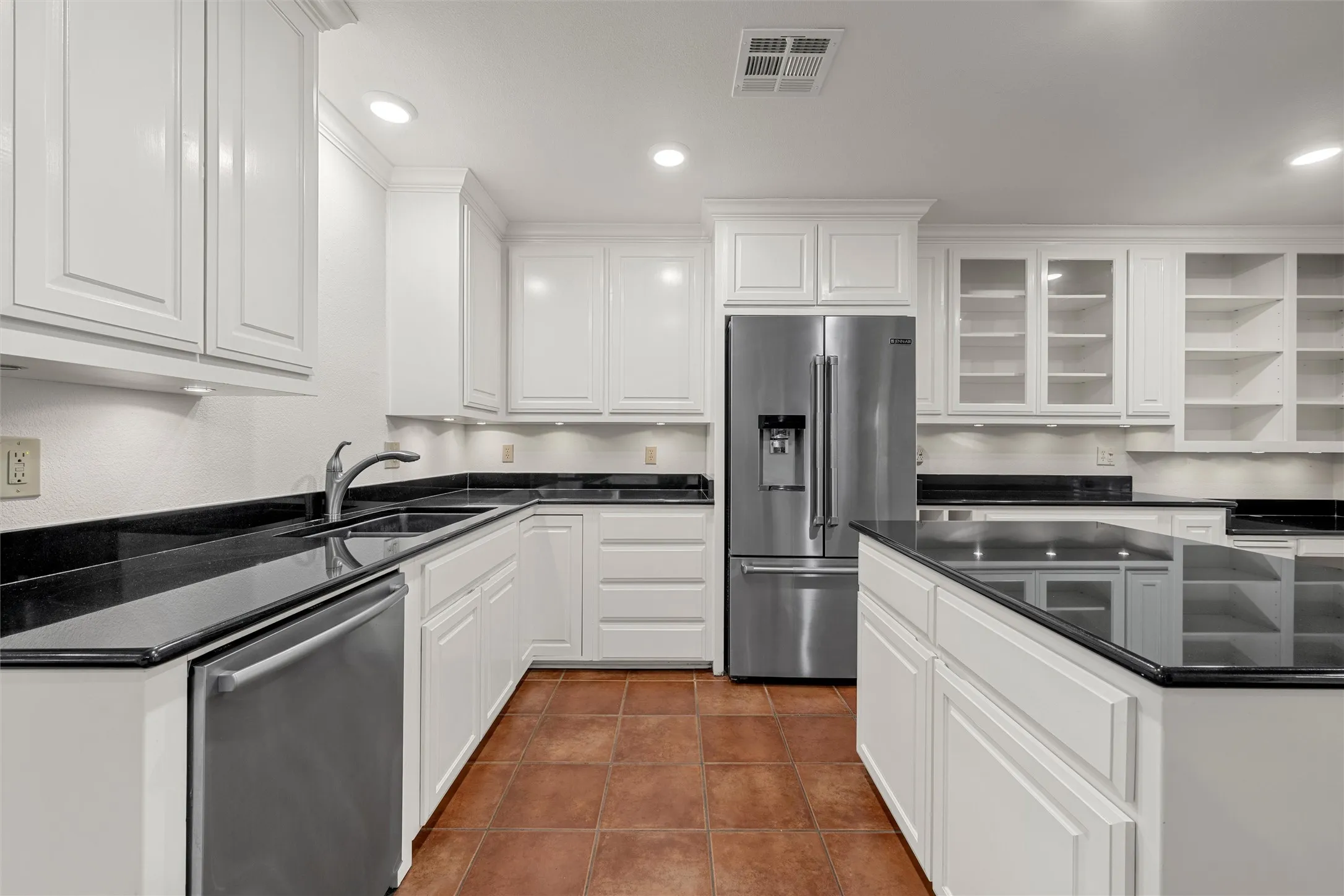 Single Family Residence For Sale in Mc Lennan County , 3906 Green Oak Drive, Waco, Texas 76710, 3 Bedroom, 3 Bathroom, 3 Garage spaces, 2,434 Sqft, built in 1978, mls#21406915, Real Estate Agent in Waco, Homes For Sale in Mc Lennan county, Homes For Sale in Waco, Realtor in Waco Texas, Real Estate Brokerage Independent Realty Texas, Luminita Cordes Realtor