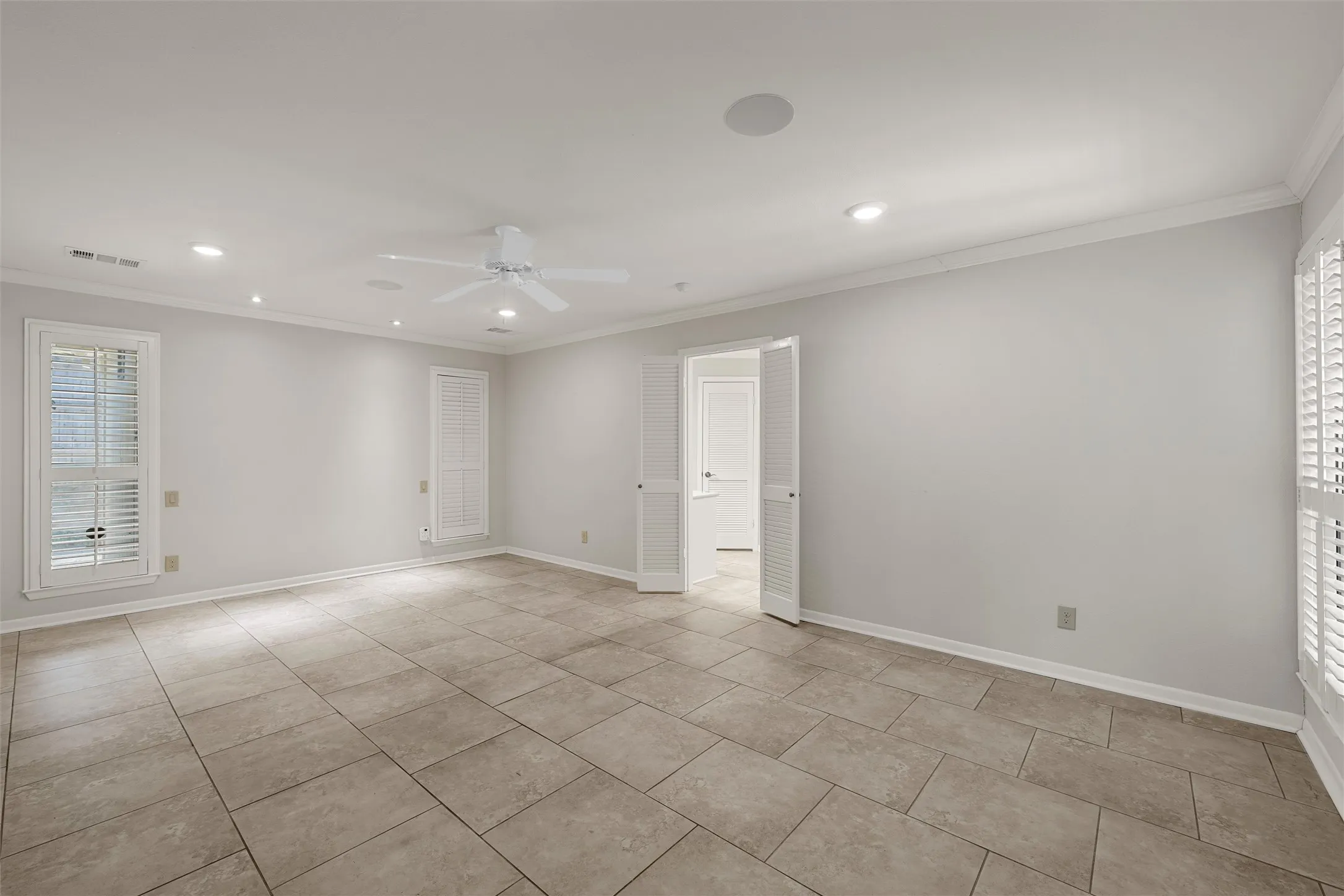 Single Family Residence For Sale in Mc Lennan County , 3906 Green Oak Drive, Waco, Texas 76710, 3 Bedroom, 3 Bathroom, 3 Garage spaces, 2,434 Sqft, built in 1978, mls#21406915, Real Estate Agent in Waco, Homes For Sale in Mc Lennan county, Homes For Sale in Waco, Realtor in Waco Texas, Real Estate Brokerage Independent Realty Texas, Luminita Cordes Realtor
