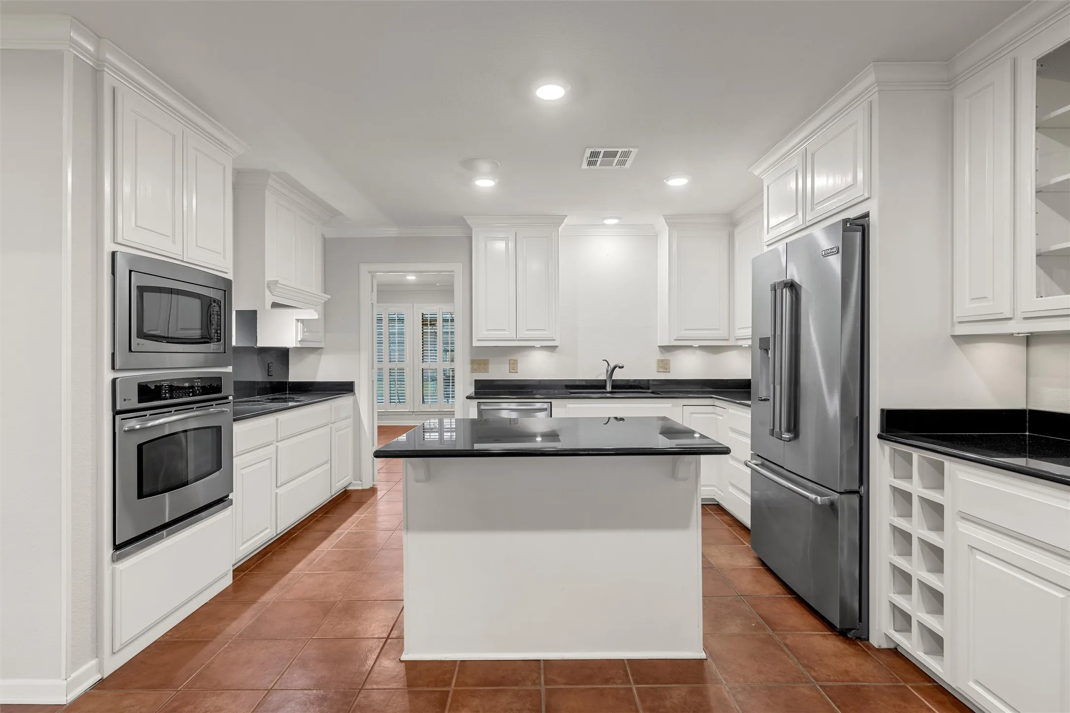 Single Family Residence For Sale in Mc Lennan County , 3906 Green Oak Drive, Waco, Texas 76710, 3 Bedroom, 3 Bathroom, 3 Garage spaces, 2,434 Sqft, built in 1978, mls#21406915, Real Estate Agent in Waco, Homes For Sale in Mc Lennan county, Homes For Sale in Waco, Realtor in Waco Texas, Real Estate Brokerage Independent Realty Texas, Luminita Cordes Realtor