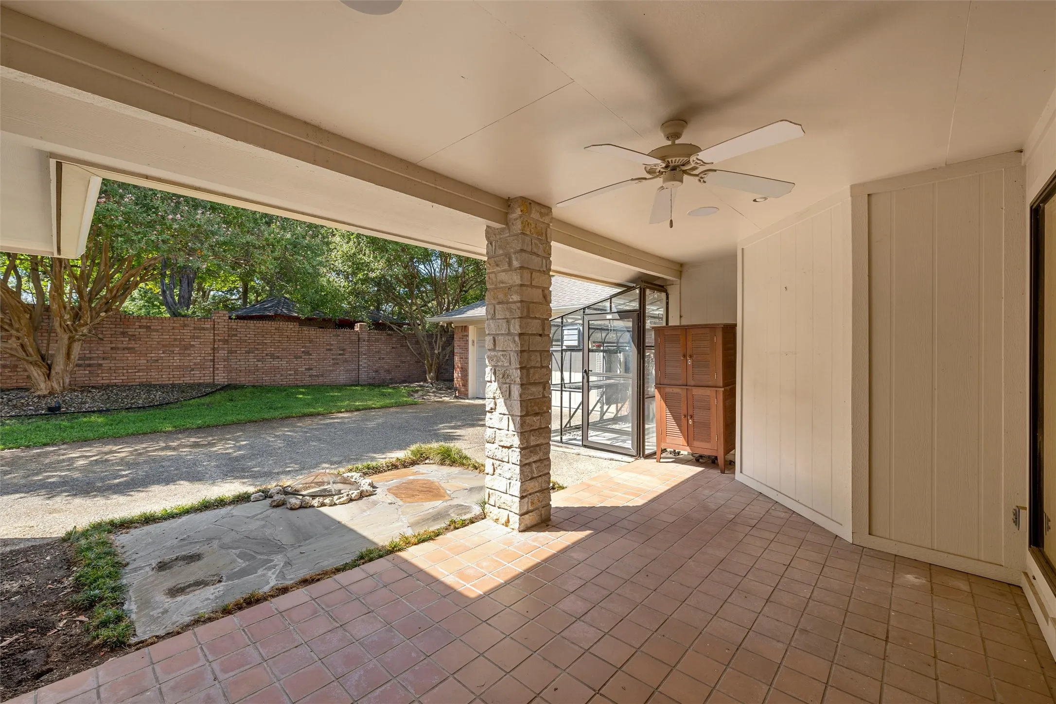 Single Family Residence For Sale in Mc Lennan County , 3906 Green Oak Drive, Waco, Texas 76710, 3 Bedroom, 3 Bathroom, 3 Garage spaces, 2,434 Sqft, built in 1978, mls#21406915, Real Estate Agent in Waco, Homes For Sale in Mc Lennan county, Homes For Sale in Waco, Realtor in Waco Texas, Real Estate Brokerage Independent Realty Texas, Luminita Cordes Realtor