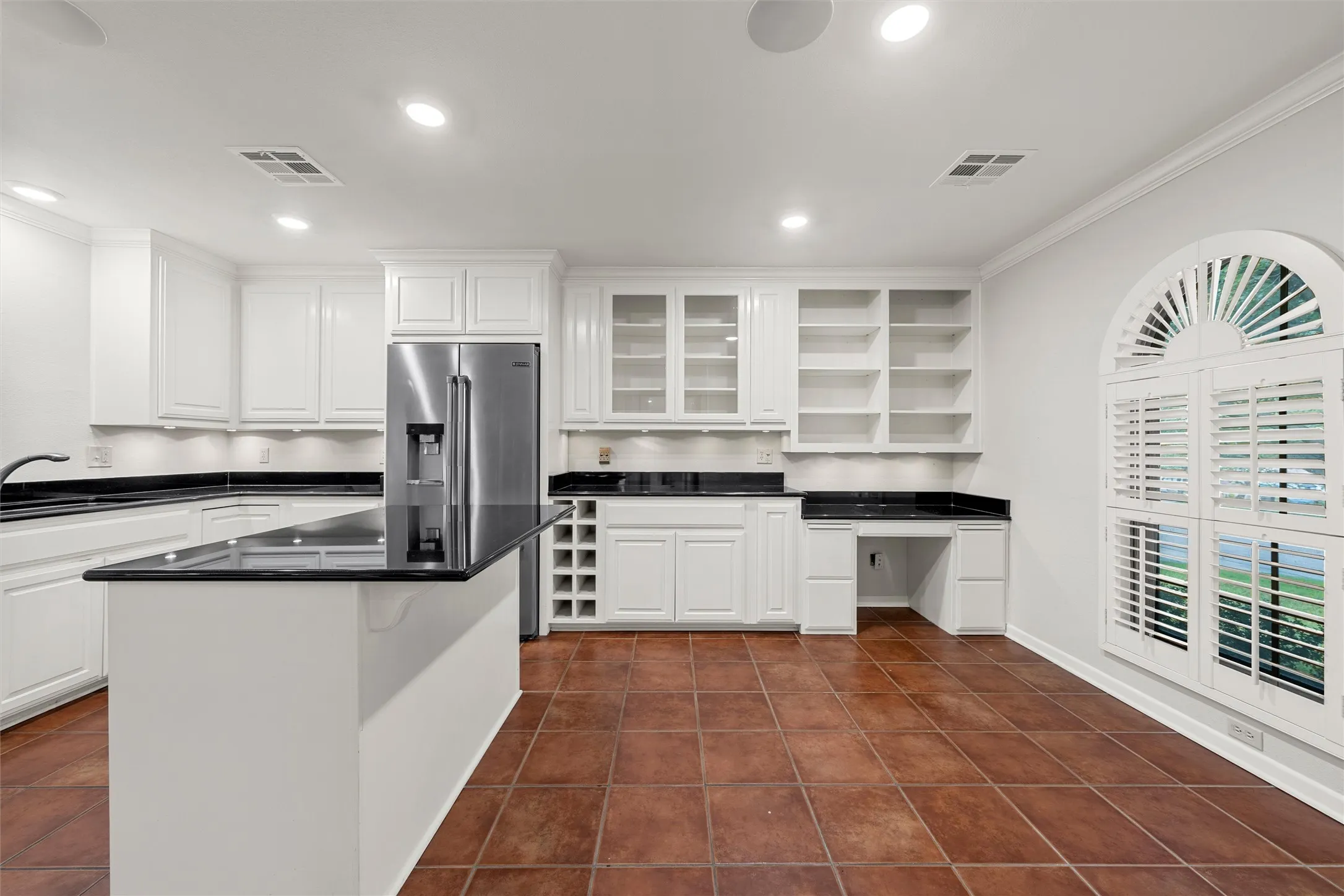 Single Family Residence For Sale in Mc Lennan County , 3906 Green Oak Drive, Waco, Texas 76710, 3 Bedroom, 3 Bathroom, 3 Garage spaces, 2,434 Sqft, built in 1978, mls#21406915, Real Estate Agent in Waco, Homes For Sale in Mc Lennan county, Homes For Sale in Waco, Realtor in Waco Texas, Real Estate Brokerage Independent Realty Texas, Luminita Cordes Realtor
