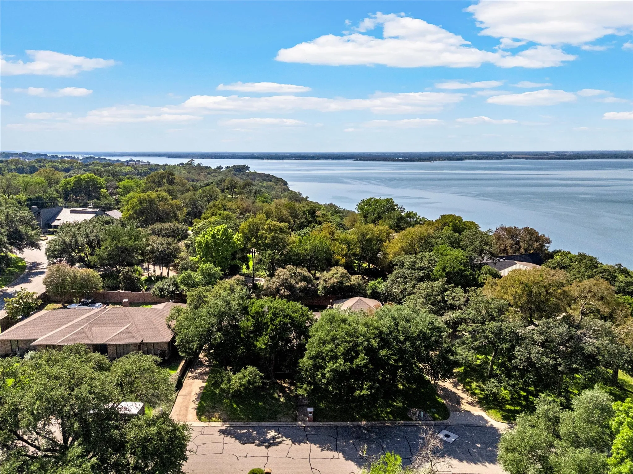 Single Family Residence For Sale in Mc Lennan County , 3906 Green Oak Drive, Waco, Texas 76710, 3 Bedroom, 3 Bathroom, 3 Garage spaces, 2,434 Sqft, built in 1978, mls#21406915, Real Estate Agent in Waco, Homes For Sale in Mc Lennan county, Homes For Sale in Waco, Realtor in Waco Texas, Real Estate Brokerage Independent Realty Texas, Luminita Cordes Realtor