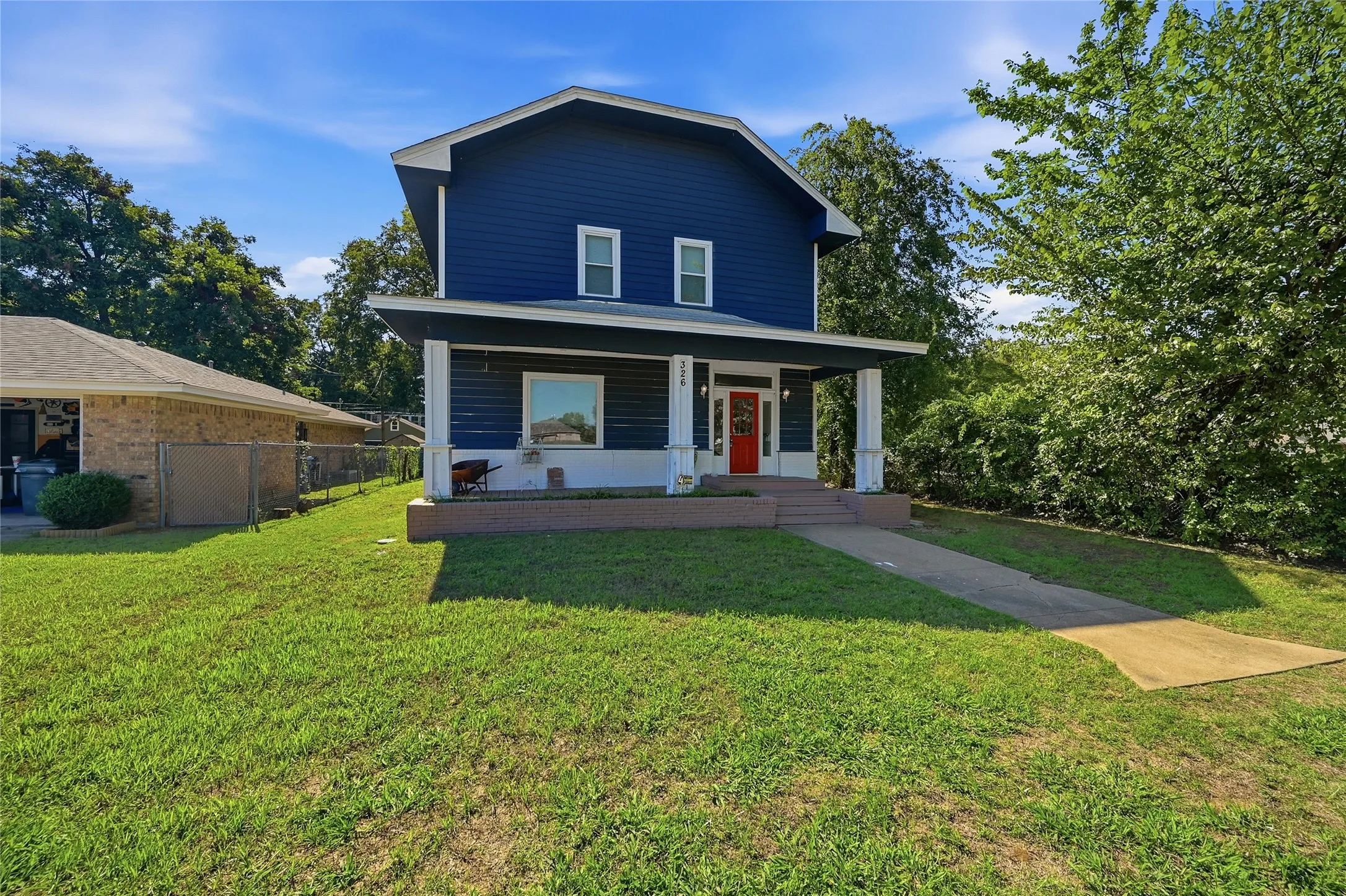 Apartment For Rent in Grayson County , 326 W Sears Street 102, Denison, Texas 75020, 1 Bedroom, 1 Bathroom, Garage spaces, 530 Sqft, built in 1910, mls#21407993, Real Estate Agent in Denison, Homes For Rent in Grayson county, Homes For Rent in Denison, Realtor in Denison Texas, Real Estate Brokerage Independent Realty Texas, Luminita Cordes Realtor