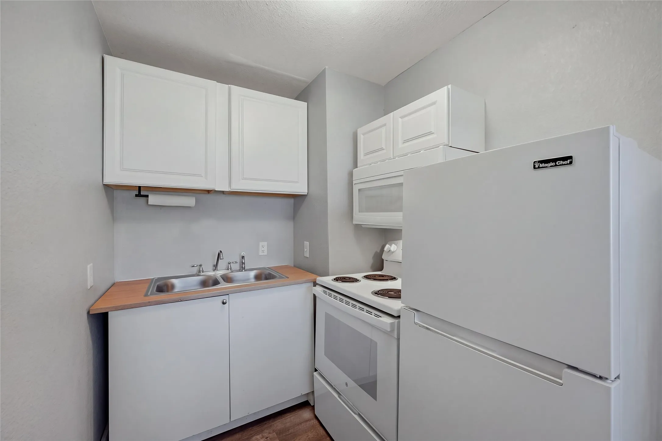 Apartment For Rent in Grayson County , 326 W Sears Street 102, Denison, Texas 75020, 1 Bedroom, 1 Bathroom, Garage spaces, 530 Sqft, built in 1910, mls#21407993, Real Estate Agent in Denison, Homes For Rent in Grayson county, Homes For Rent in Denison, Realtor in Denison Texas, Real Estate Brokerage Independent Realty Texas, Luminita Cordes Realtor
