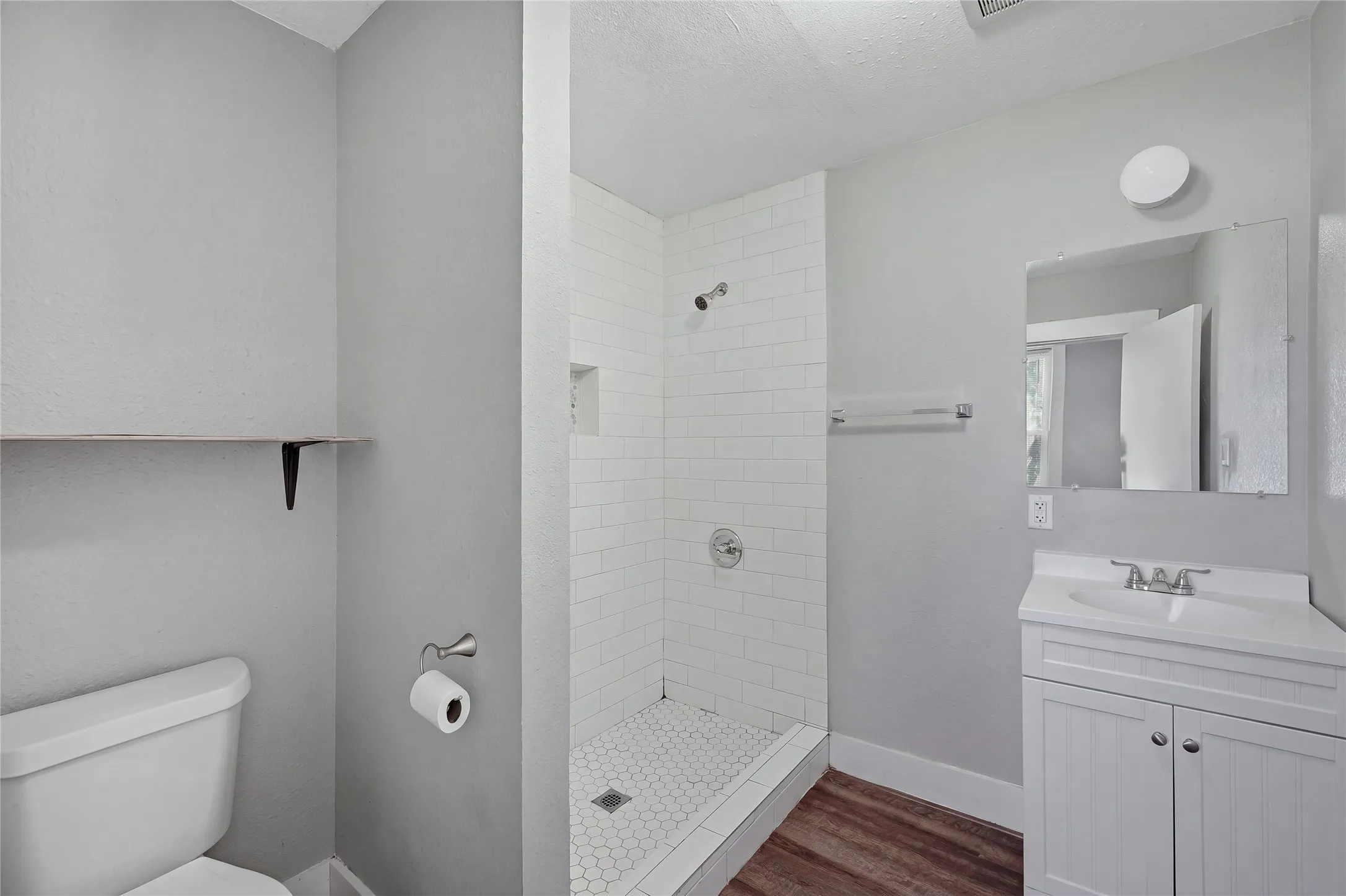 Apartment For Rent in Grayson County , 326 W Sears Street 102, Denison, Texas 75020, 1 Bedroom, 1 Bathroom, Garage spaces, 530 Sqft, built in 1910, mls#21407993, Real Estate Agent in Denison, Homes For Rent in Grayson county, Homes For Rent in Denison, Realtor in Denison Texas, Real Estate Brokerage Independent Realty Texas, Luminita Cordes Realtor