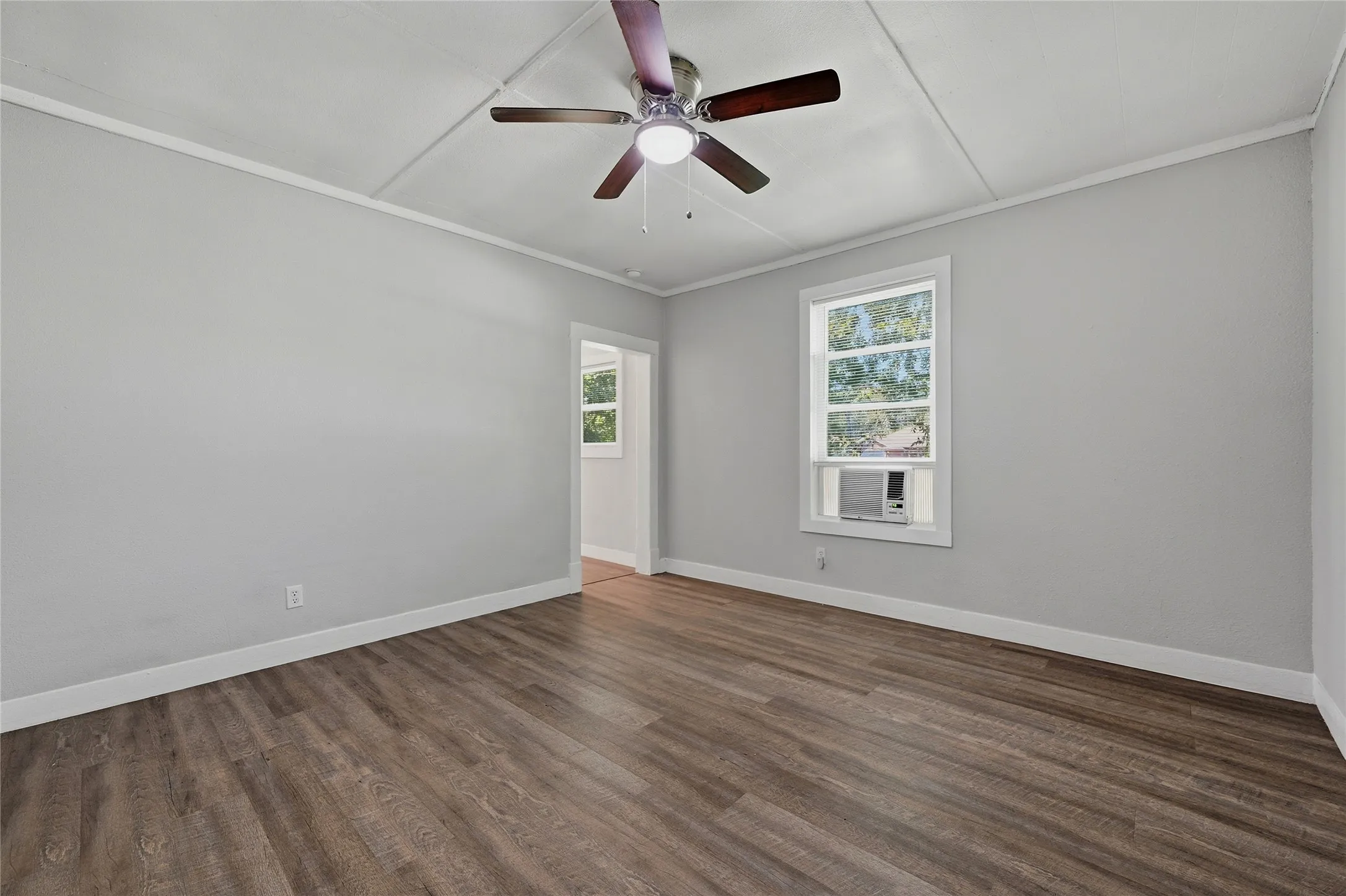 Apartment For Rent in Grayson County , 326 W Sears Street 102, Denison, Texas 75020, 1 Bedroom, 1 Bathroom, Garage spaces, 530 Sqft, built in 1910, mls#21407993, Real Estate Agent in Denison, Homes For Rent in Grayson county, Homes For Rent in Denison, Realtor in Denison Texas, Real Estate Brokerage Independent Realty Texas, Luminita Cordes Realtor