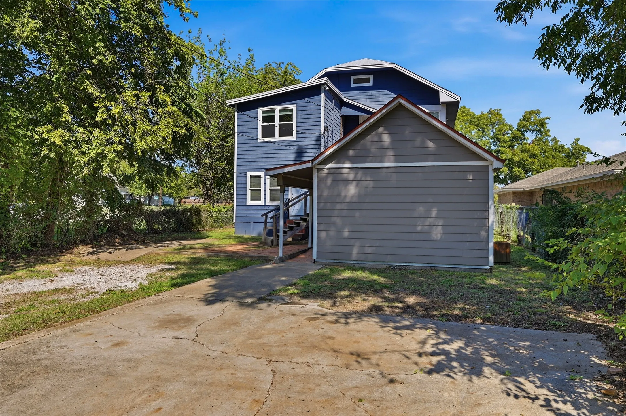 Apartment For Rent in Grayson County , 326 W Sears Street 102, Denison, Texas 75020, 1 Bedroom, 1 Bathroom, Garage spaces, 530 Sqft, built in 1910, mls#21407993, Real Estate Agent in Denison, Homes For Rent in Grayson county, Homes For Rent in Denison, Realtor in Denison Texas, Real Estate Brokerage Independent Realty Texas, Luminita Cordes Realtor