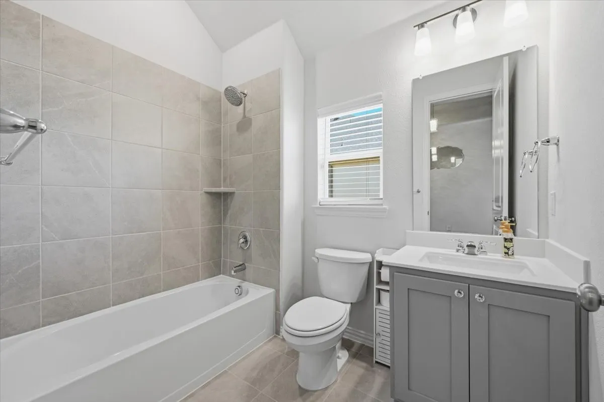 Front full bath