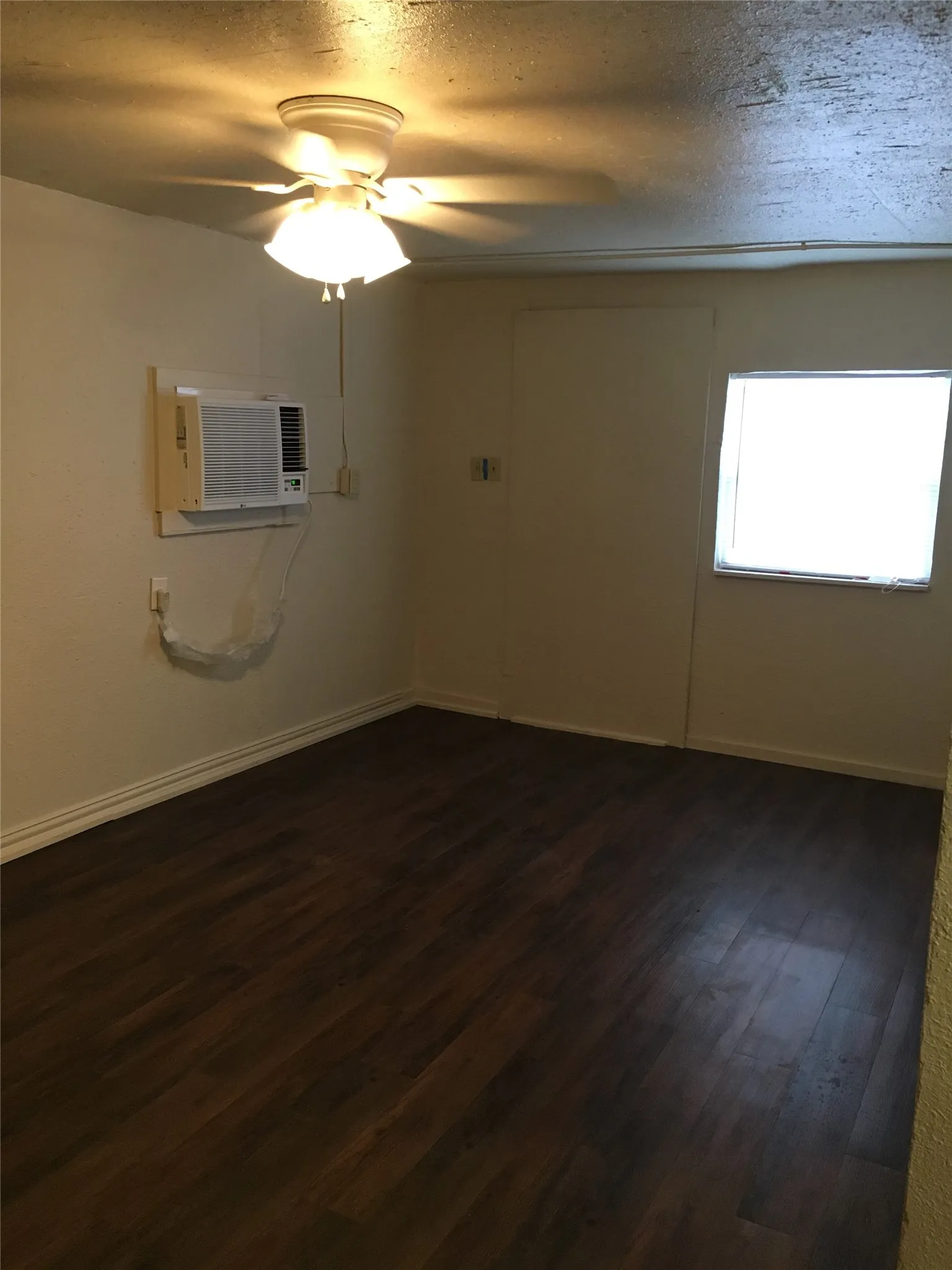Apartment For Rent in Taylor County , 1910 Chestnut Street B, Abilene, Texas 79602, 1 Bedroom, 1 Bathroom, Garage spaces, 500 Sqft, built in 1947, mls#21408014, Real Estate Agent in Abilene, Homes For Rent in Taylor county, Homes For Rent in Abilene, Realtor in Abilene Texas, Real Estate Brokerage Independent Realty Texas, Luminita Cordes Realtor