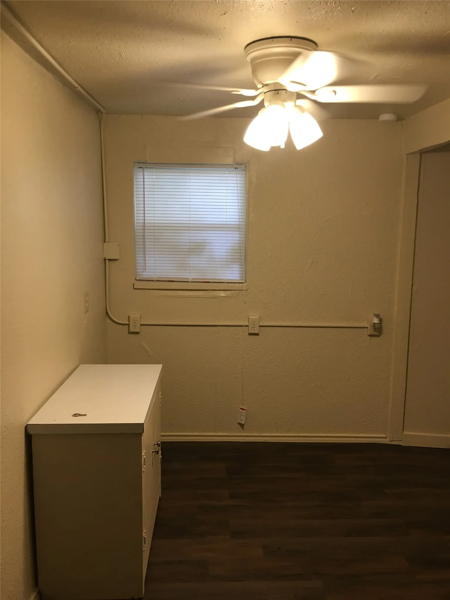 Apartment For Rent in Taylor County , 1910 Chestnut Street B, Abilene, Texas 79602, 1 Bedroom, 1 Bathroom, Garage spaces, 500 Sqft, built in 1947, mls#21408014, Real Estate Agent in Abilene, Homes For Rent in Taylor county, Homes For Rent in Abilene, Realtor in Abilene Texas, Real Estate Brokerage Independent Realty Texas, Luminita Cordes Realtor