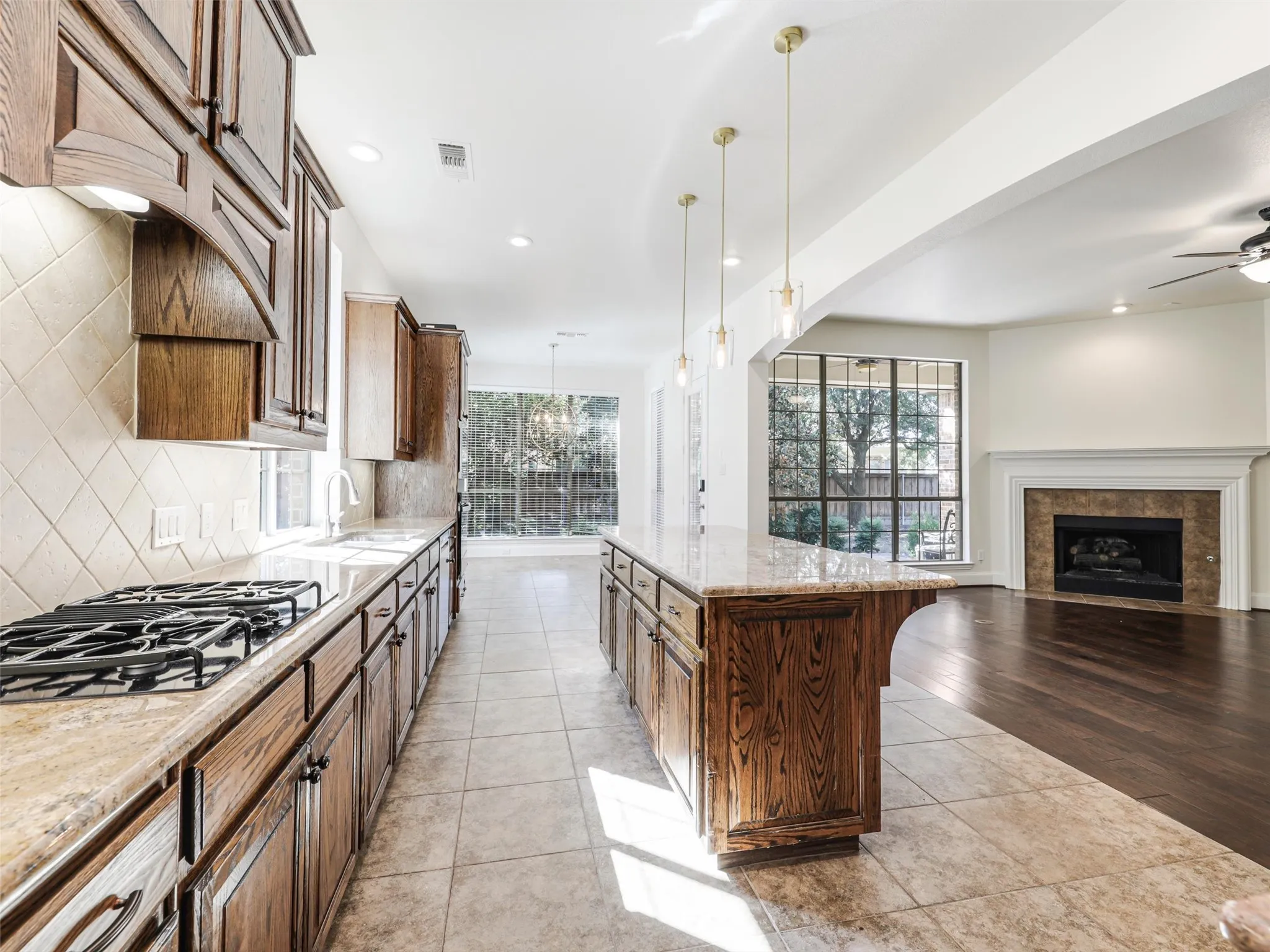 Single Family Residence For Rent in Collin County , 800 Camden Way, Prosper, Texas 75078, 3 Bedroom, 3 Bathroom, 2 Garage spaces, 2,378 Sqft, built in 2006, mls#21399246, Real Estate Agent in Prosper, Homes For Rent in Collin county, Homes For Rent in Prosper, Realtor in Prosper Texas, Real Estate Brokerage Independent Realty Texas, Luminita Cordes Realtor
