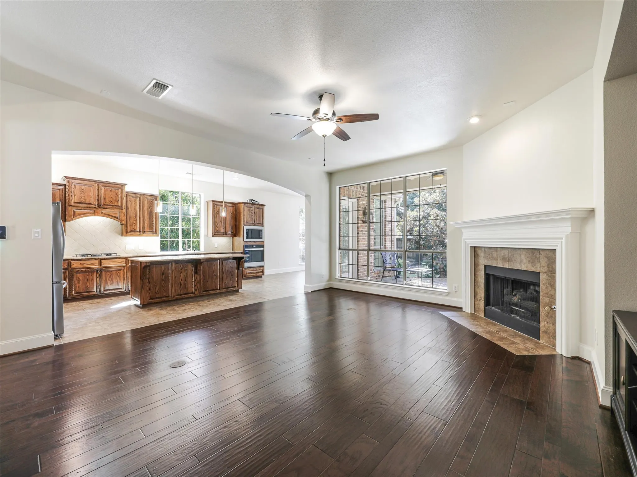 Single Family Residence For Rent in Collin County , 800 Camden Way, Prosper, Texas 75078, 3 Bedroom, 3 Bathroom, 2 Garage spaces, 2,378 Sqft, built in 2006, mls#21399246, Real Estate Agent in Prosper, Homes For Rent in Collin county, Homes For Rent in Prosper, Realtor in Prosper Texas, Real Estate Brokerage Independent Realty Texas, Luminita Cordes Realtor