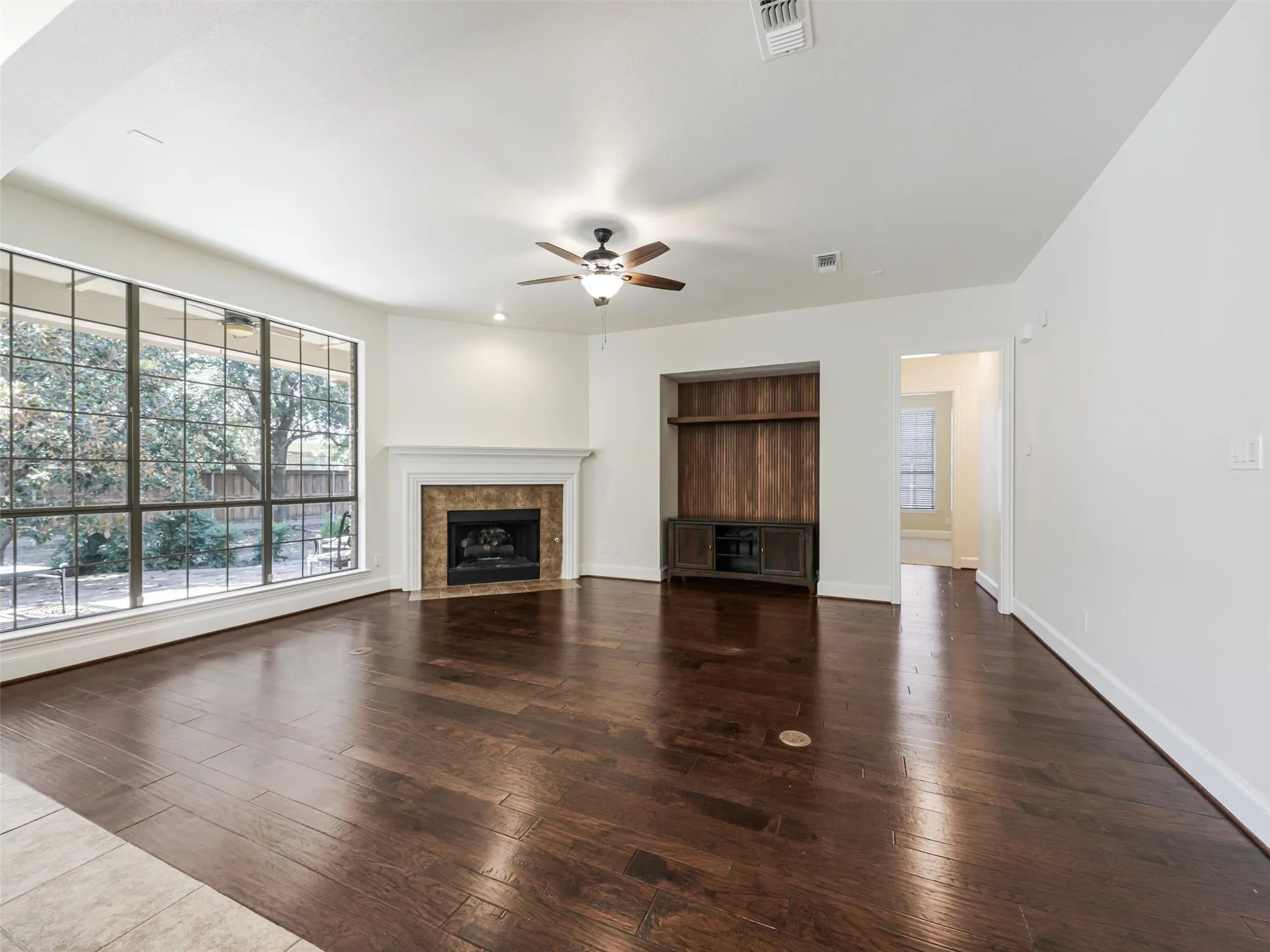 Single Family Residence For Rent in Collin County , 800 Camden Way, Prosper, Texas 75078, 3 Bedroom, 3 Bathroom, 2 Garage spaces, 2,378 Sqft, built in 2006, mls#21399246, Real Estate Agent in Prosper, Homes For Rent in Collin county, Homes For Rent in Prosper, Realtor in Prosper Texas, Real Estate Brokerage Independent Realty Texas, Luminita Cordes Realtor
