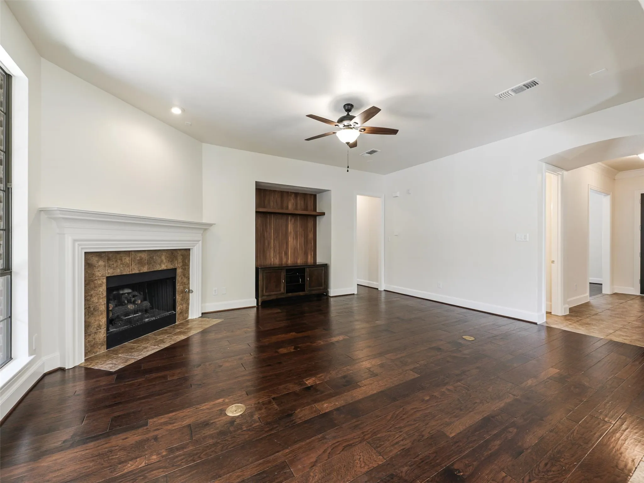 Single Family Residence For Rent in Collin County , 800 Camden Way, Prosper, Texas 75078, 3 Bedroom, 3 Bathroom, 2 Garage spaces, 2,378 Sqft, built in 2006, mls#21399246, Real Estate Agent in Prosper, Homes For Rent in Collin county, Homes For Rent in Prosper, Realtor in Prosper Texas, Real Estate Brokerage Independent Realty Texas, Luminita Cordes Realtor