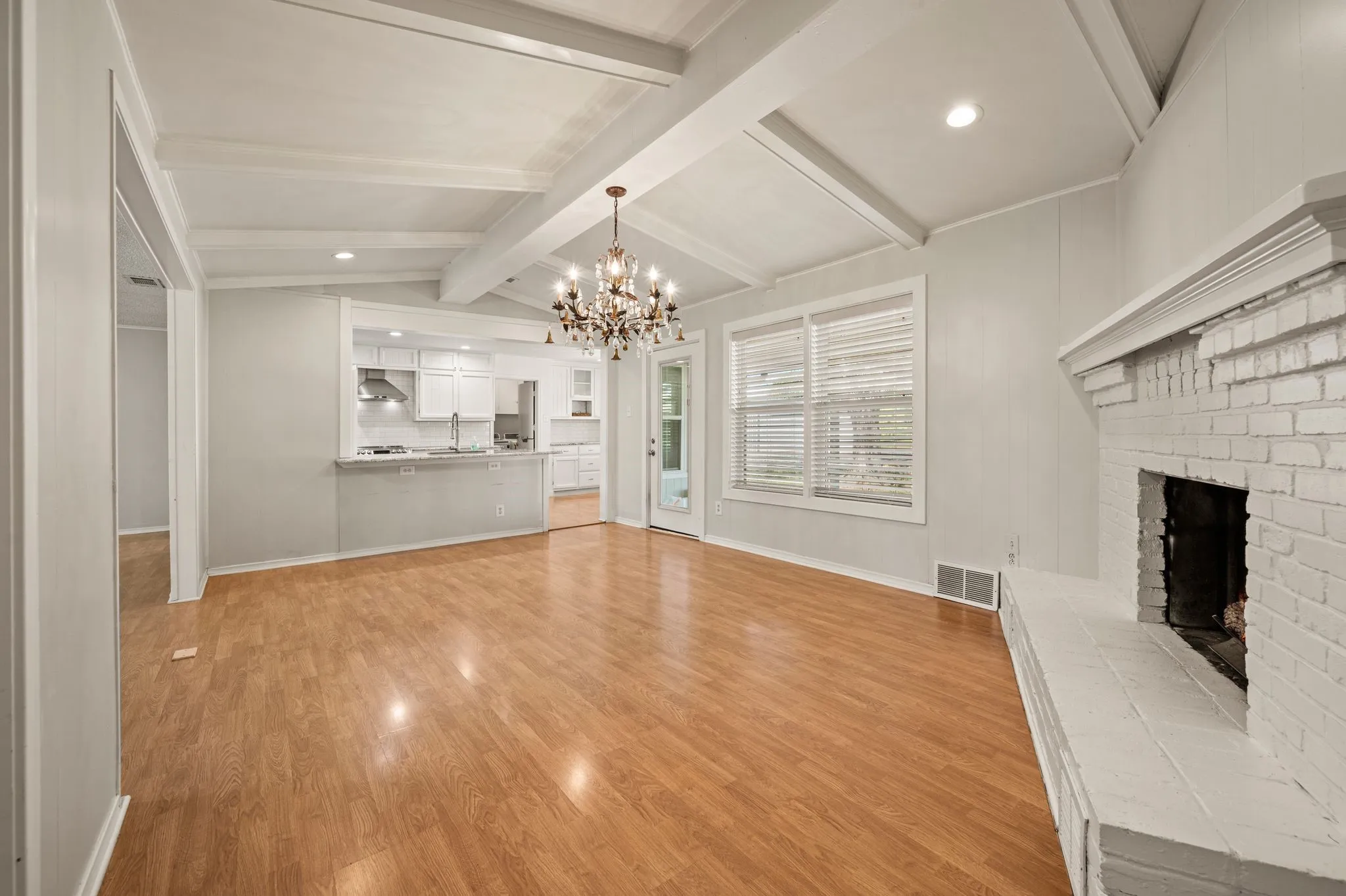 Single Family Residence For Rent in Hood County , 4101 Tolar Highway, Tolar, Texas 76476, 3 Bedroom, 2 Bathroom, 3 Garage spaces, 2,630 Sqft, built in 1978, mls#21405973, Real Estate Agent in Tolar, Homes For Rent in Hood county, Homes For Rent in Tolar, Realtor in Tolar Texas, Real Estate Brokerage Independent Realty Texas, Luminita Cordes Realtor