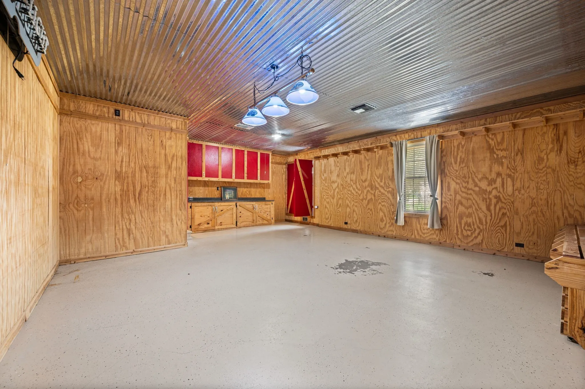 Single Family Residence For Rent in Hood County , 4101 Tolar Highway, Tolar, Texas 76476, 3 Bedroom, 2 Bathroom, 3 Garage spaces, 2,630 Sqft, built in 1978, mls#21405973, Real Estate Agent in Tolar, Homes For Rent in Hood county, Homes For Rent in Tolar, Realtor in Tolar Texas, Real Estate Brokerage Independent Realty Texas, Luminita Cordes Realtor